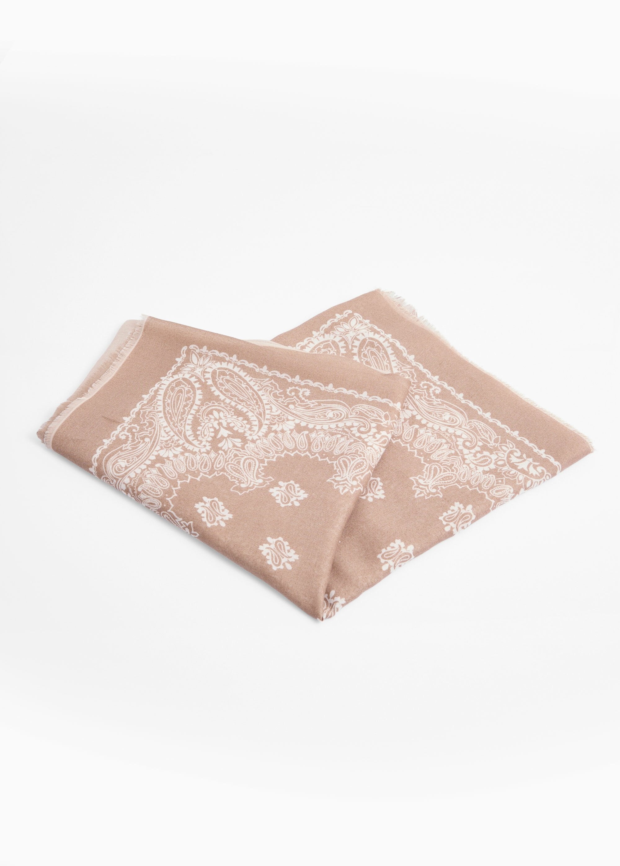 Square_scarf,_gradient_bandana_pattern_Beige_DE1_slim