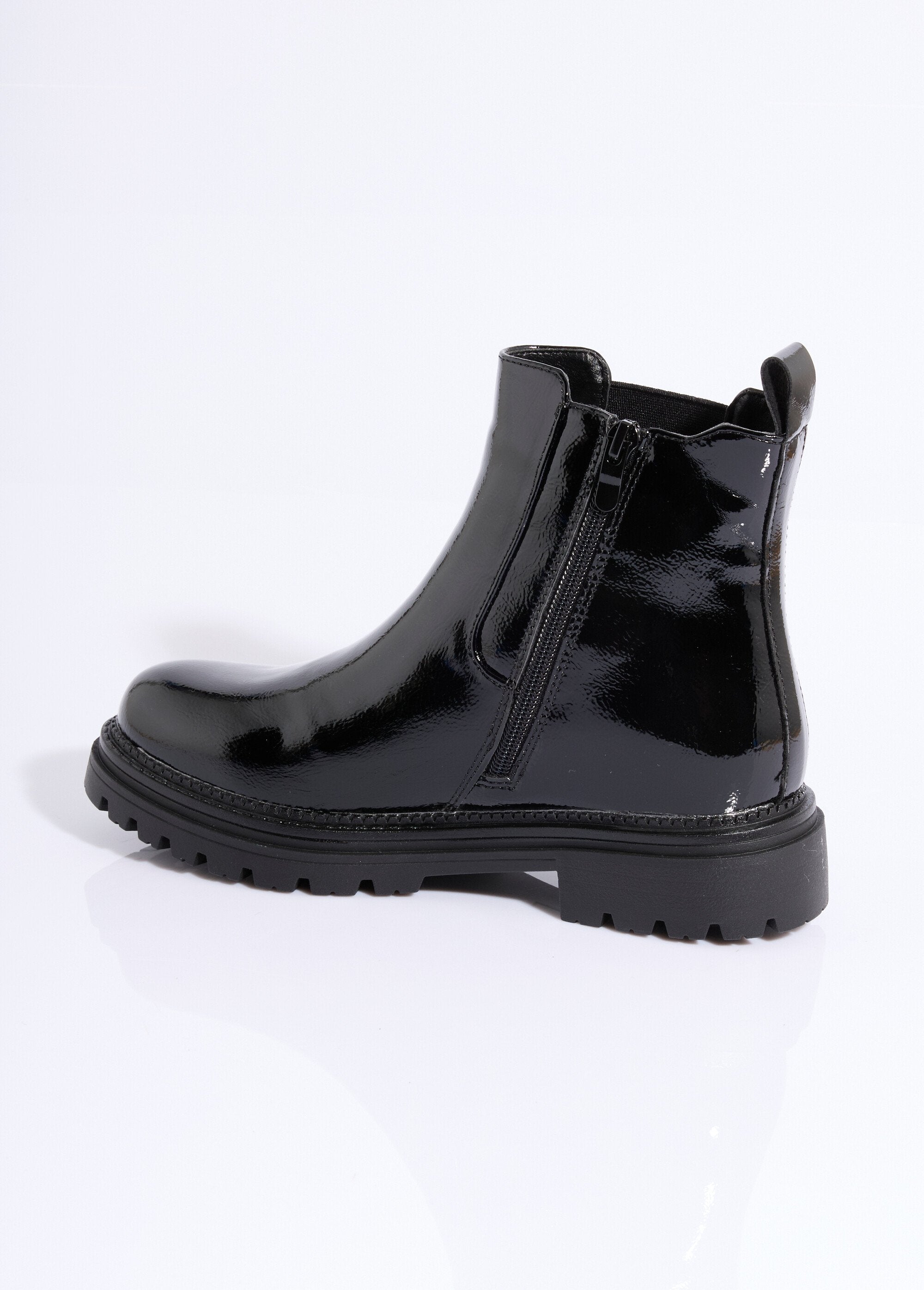 Patent_leather_Chelsea_boots_with_lug_soles_Black_DO1_slim