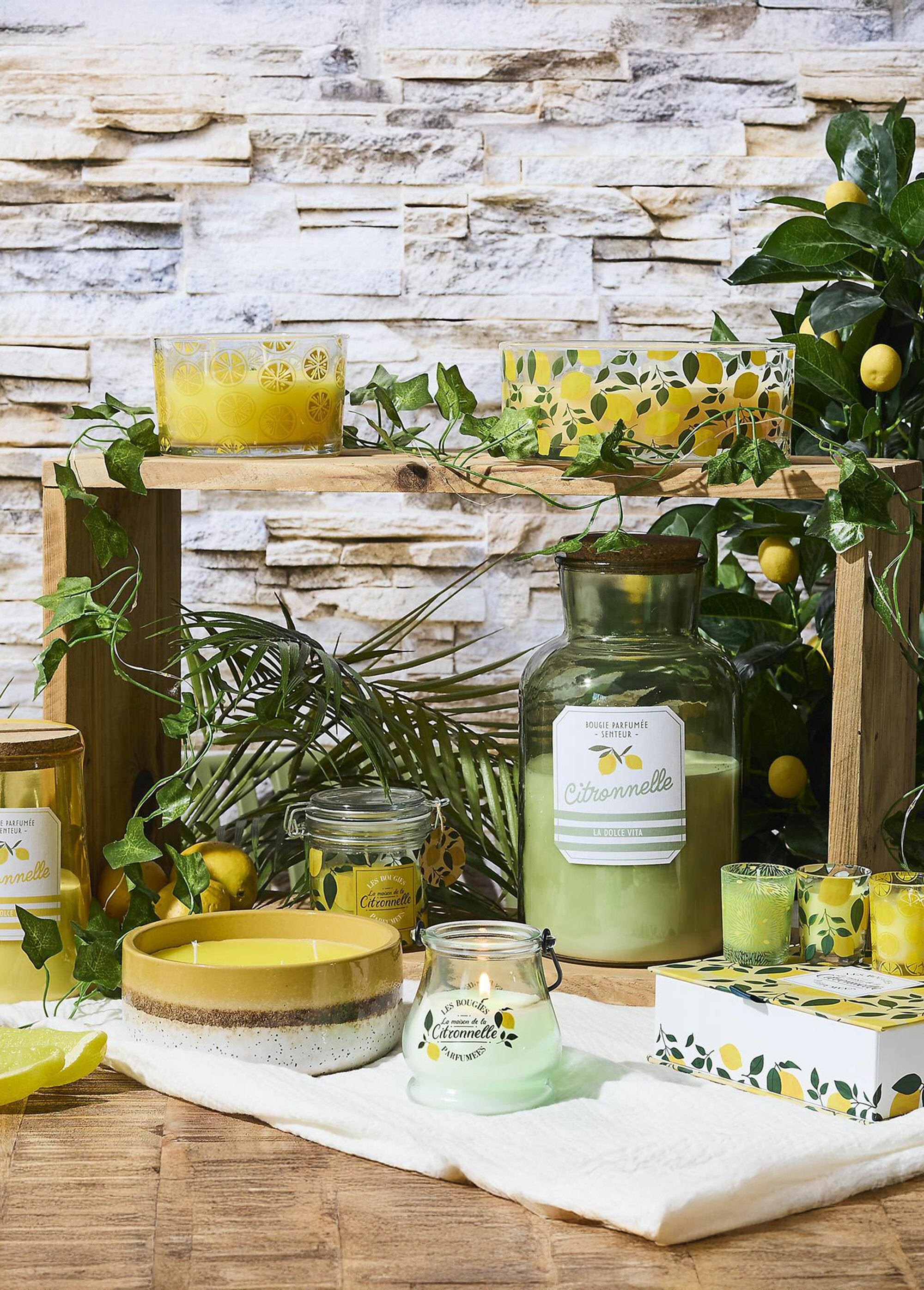 Citronella_scented_candle,_20cm_bottle_Green_SF1_slim