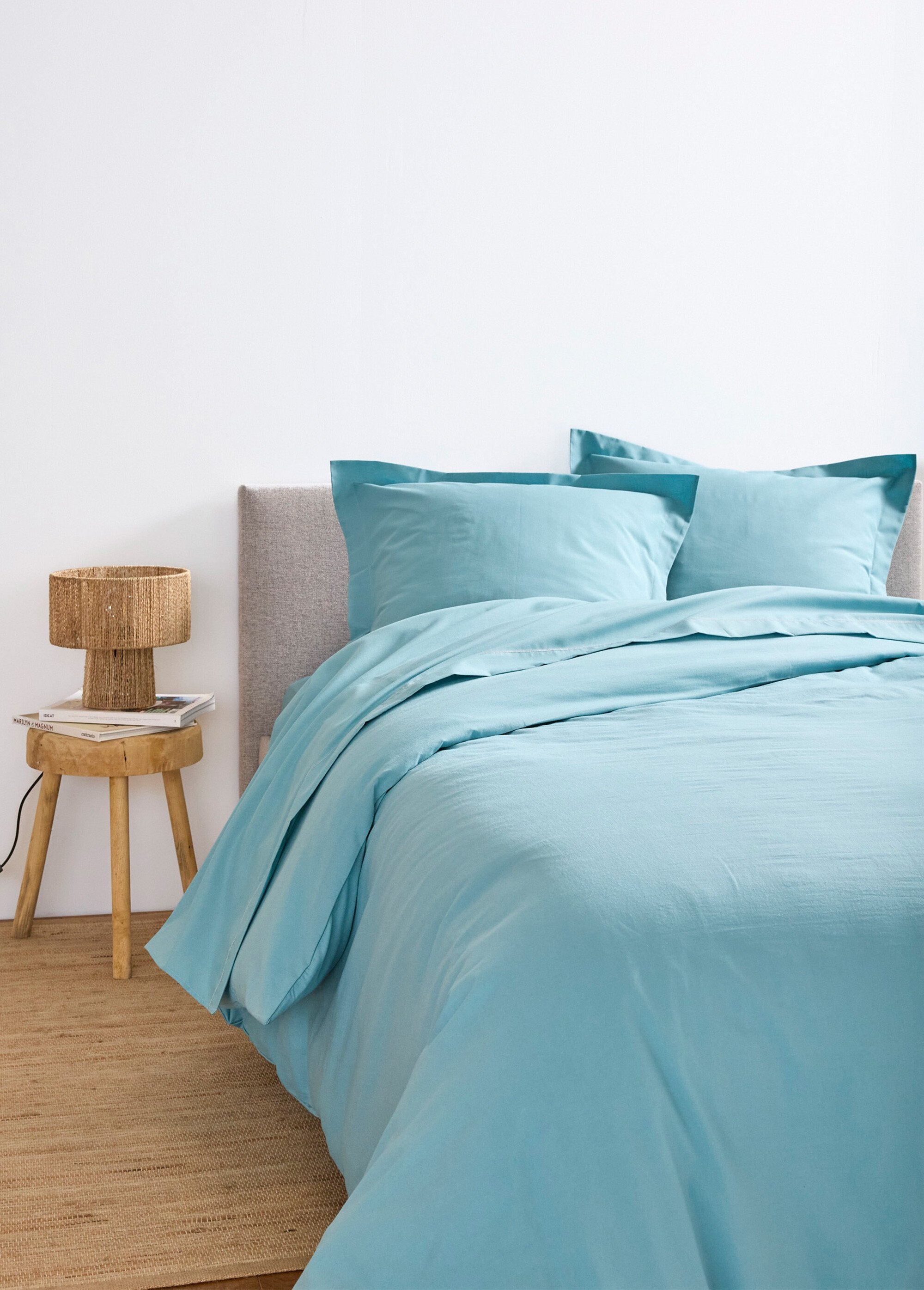 Plain_polycotton_fitted_sheet_Ice_blue_DE1_slim
