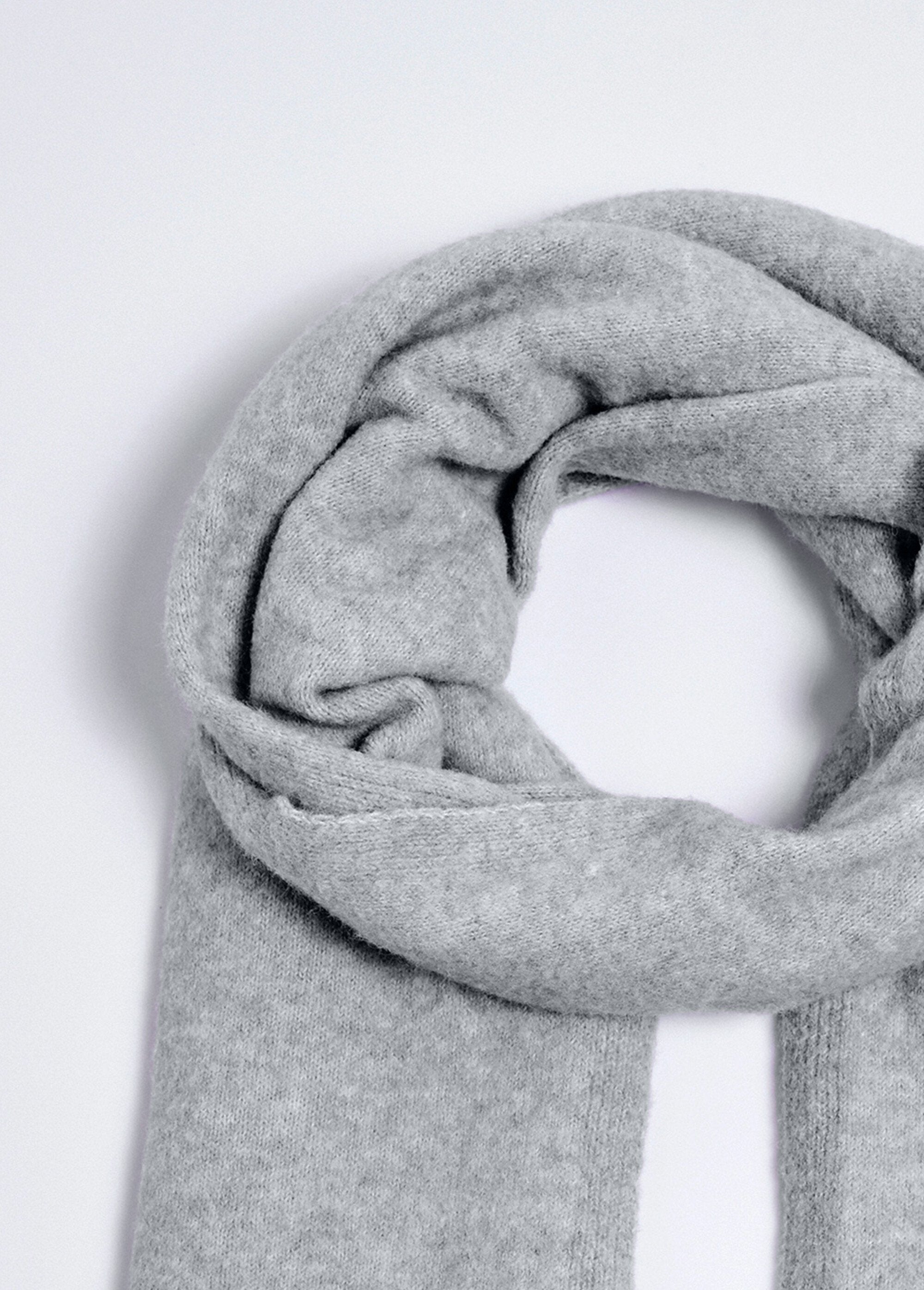 Warm_knitted_scarf_with_wool_Heather_gray_DE1_slim