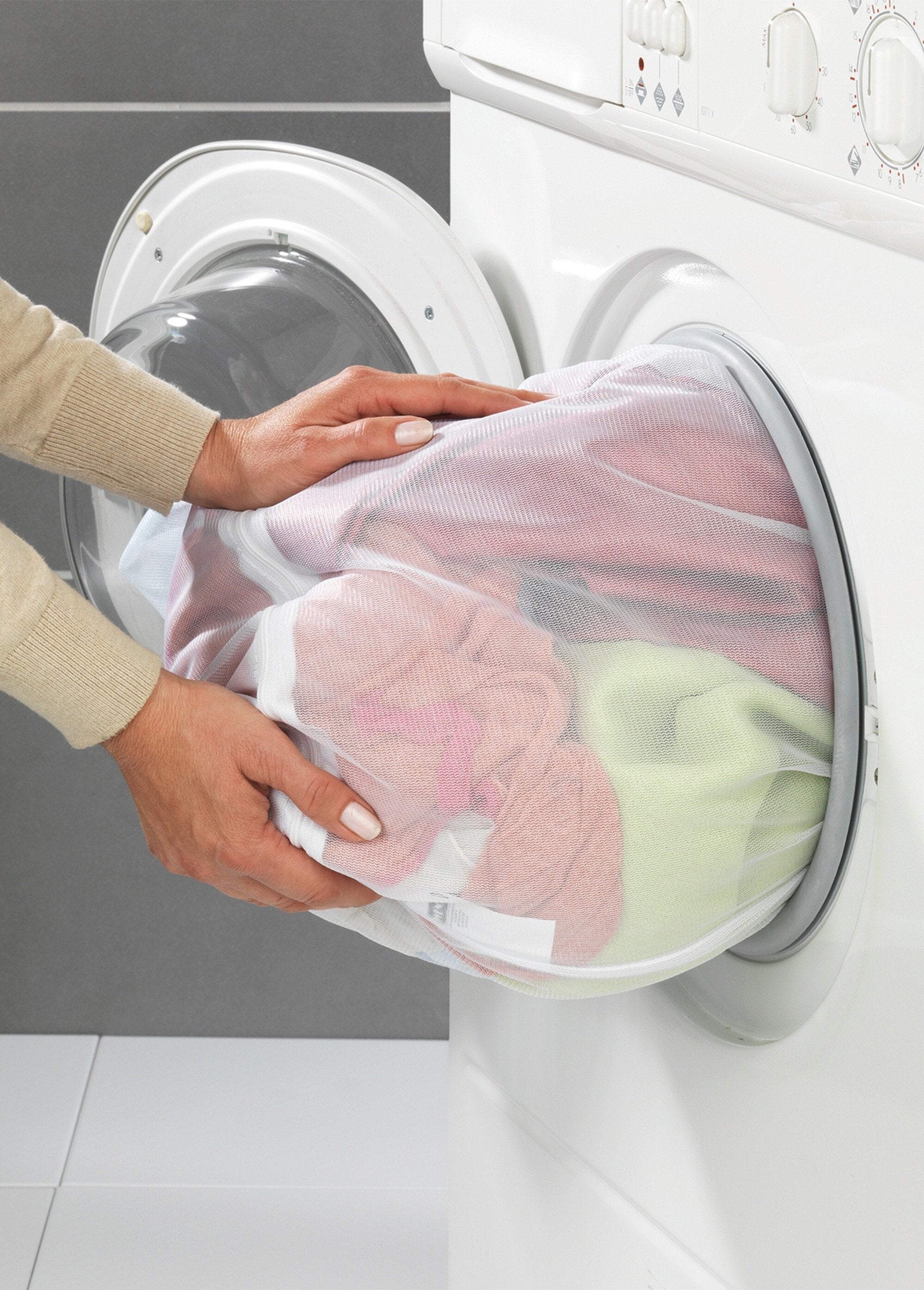 Zipped_laundry_net_-_set_of_3_White_and_pink_DE1_slim