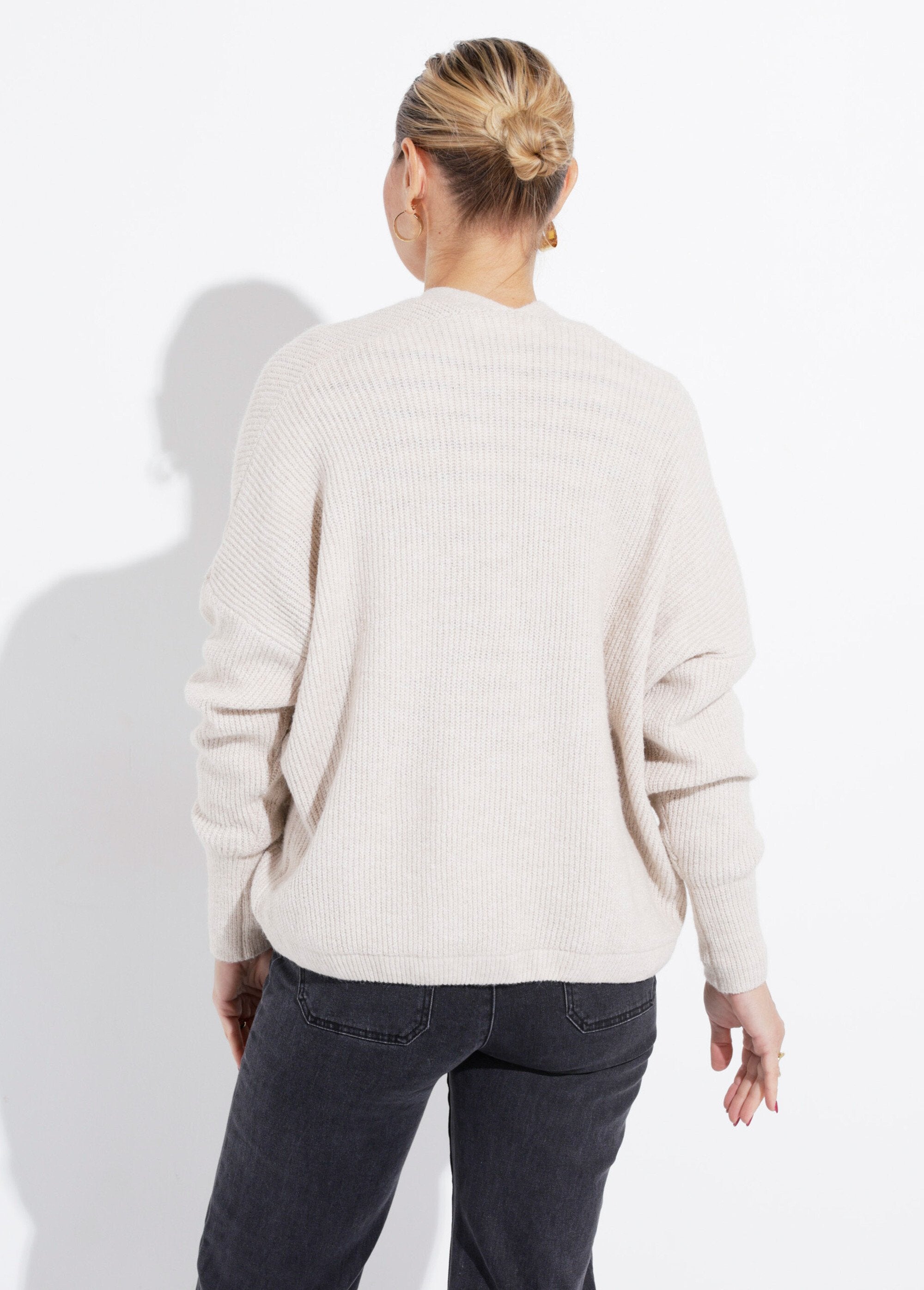 Edge-to-edge_waistcoat,_tightened_cuffs_Beige_DO1_slim