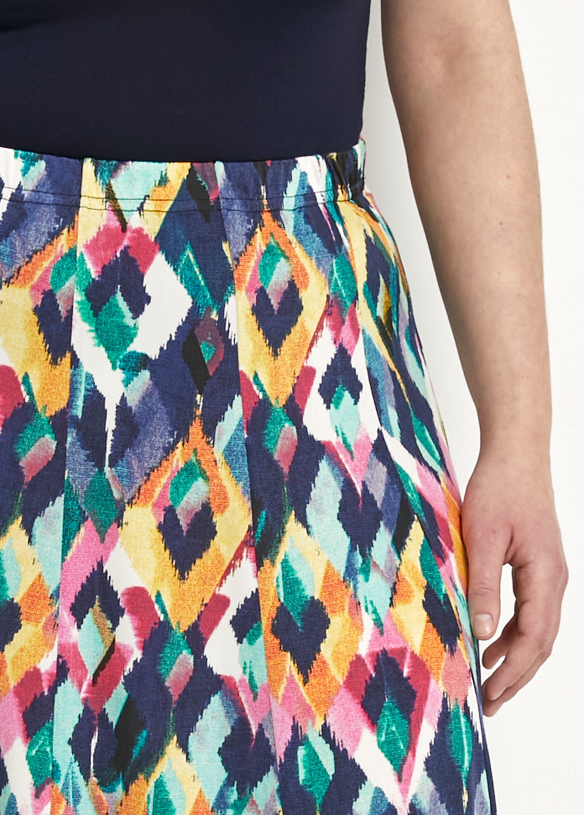 Printed_flared_mid-length_skirt_Multicolor_DE1_curvy