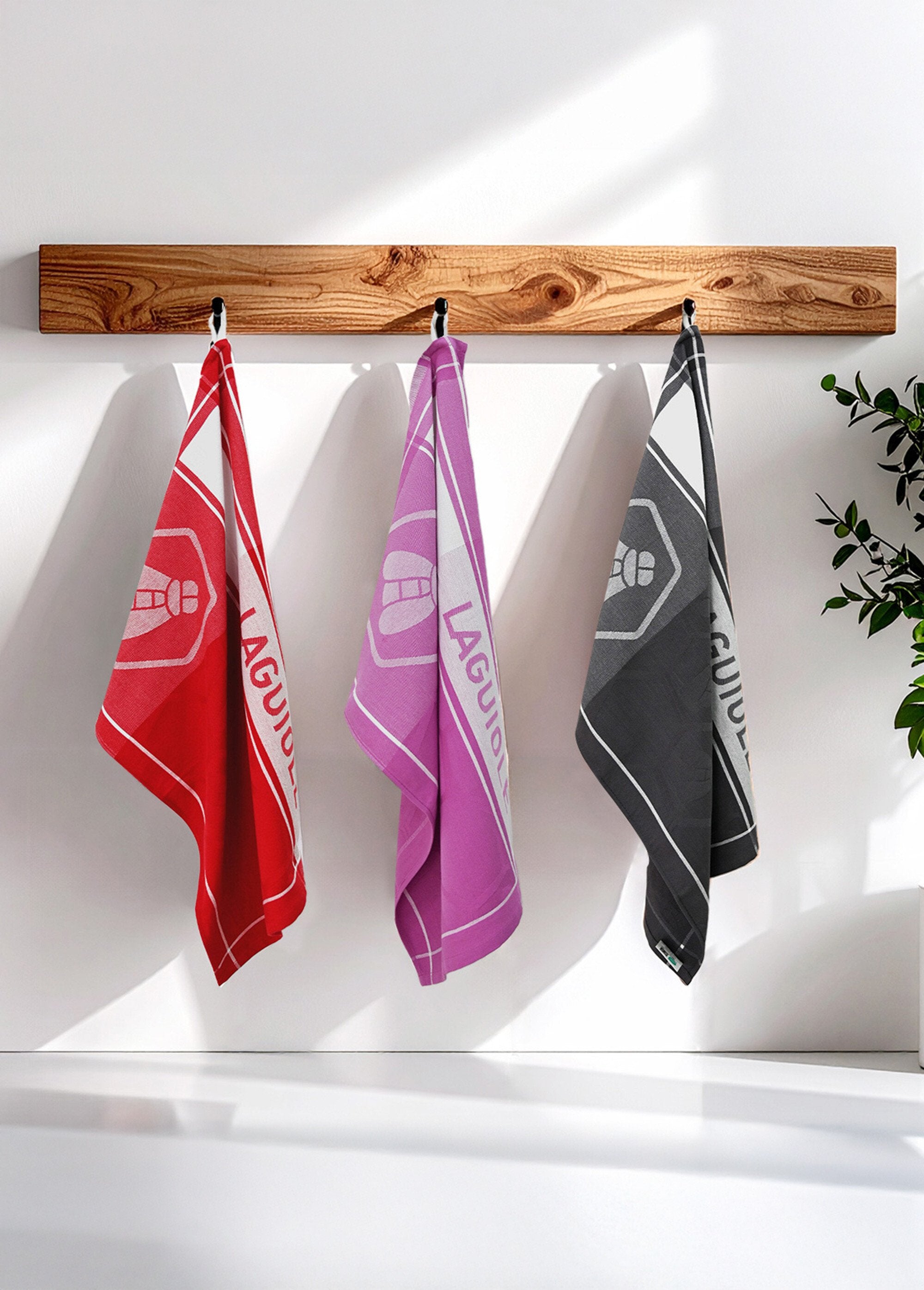 Set_of_3_assorted_jacquard_tea_towels,_Honey_2R_Red_SF1_slim