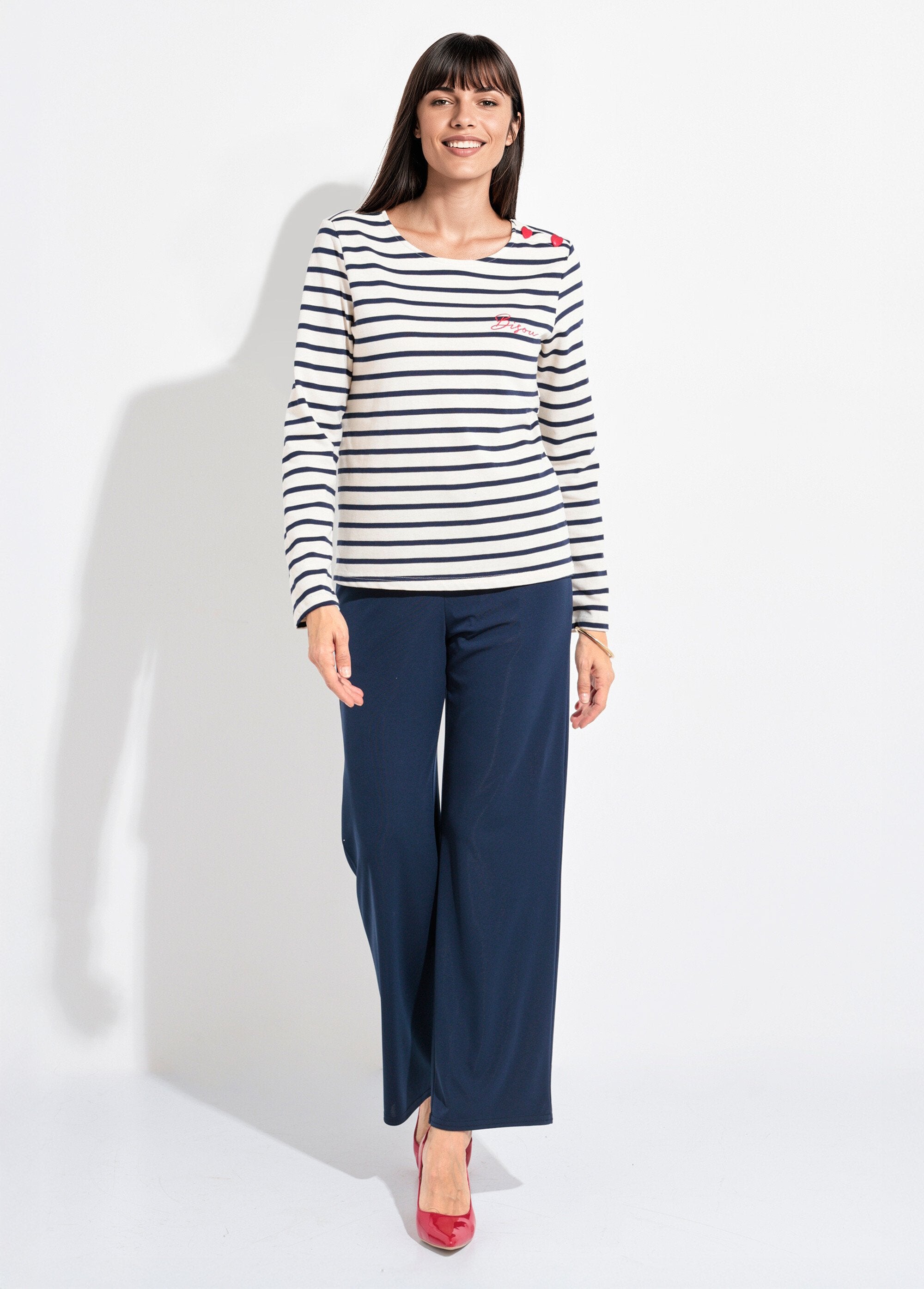 Sailor's_shirt_with_heart-shaped_shoulder_buttons_White_with_navy_stripes_SF1_slim