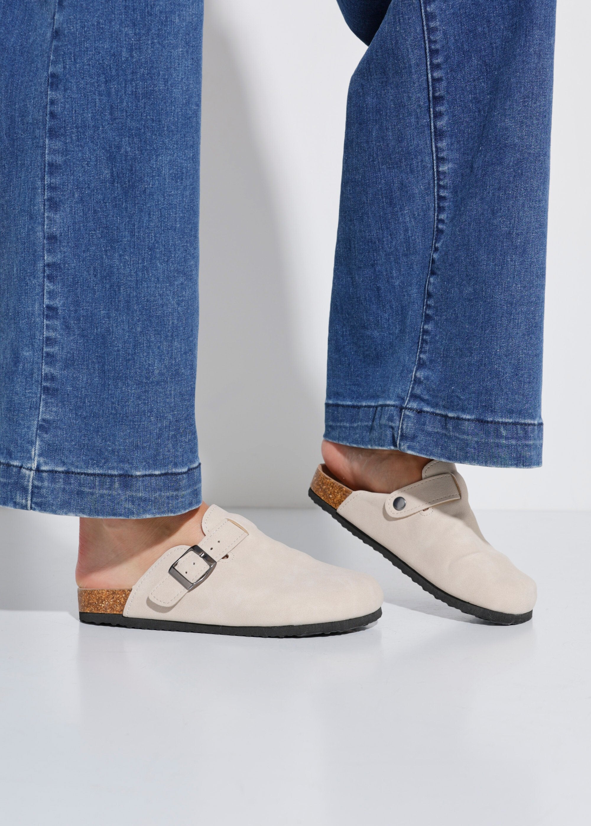 Buckle_mules_with_anatomical_sole_Beige_SF1_slim