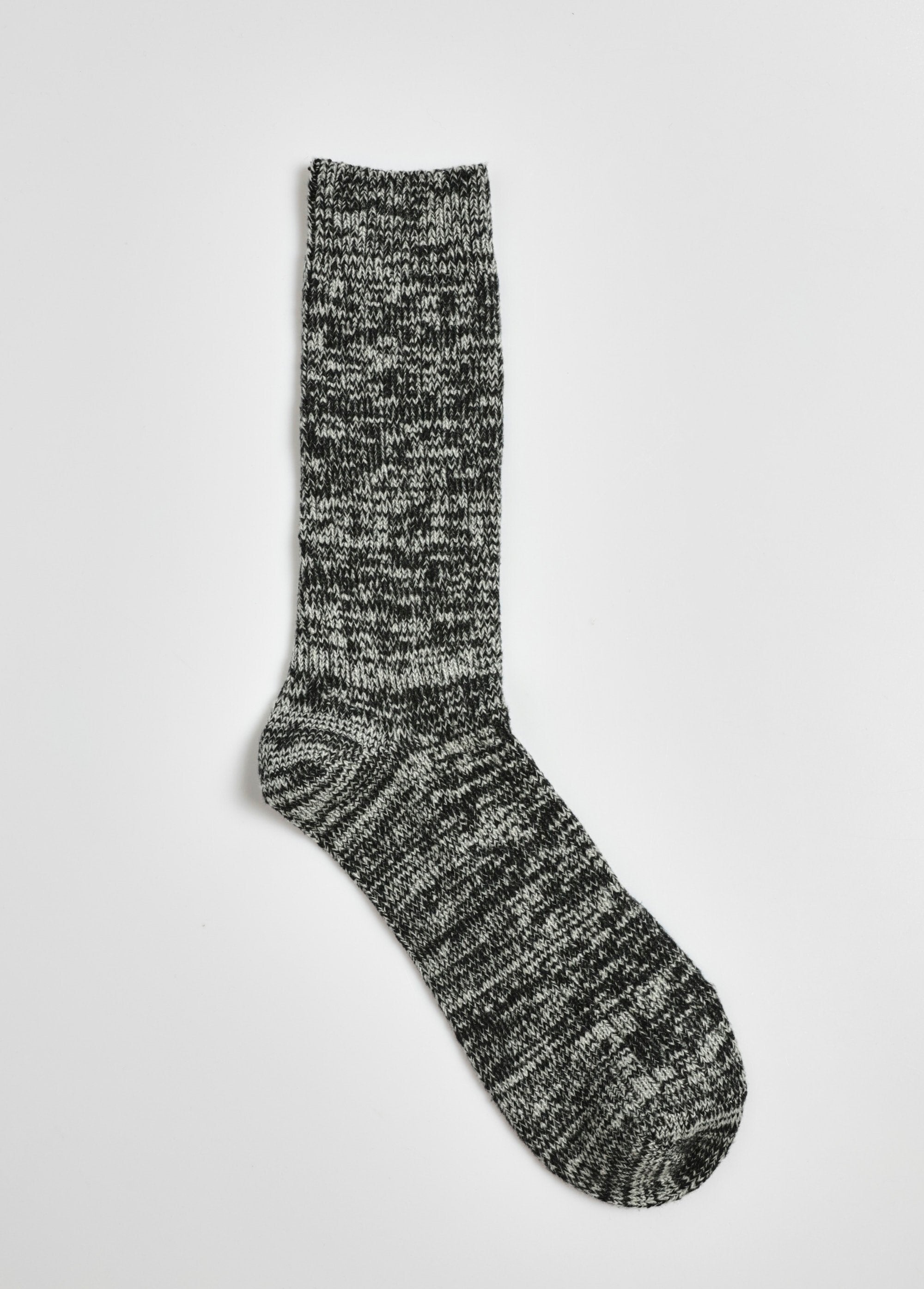 Pair_of_warm_and_soft_socks_Gray_DE1_slim