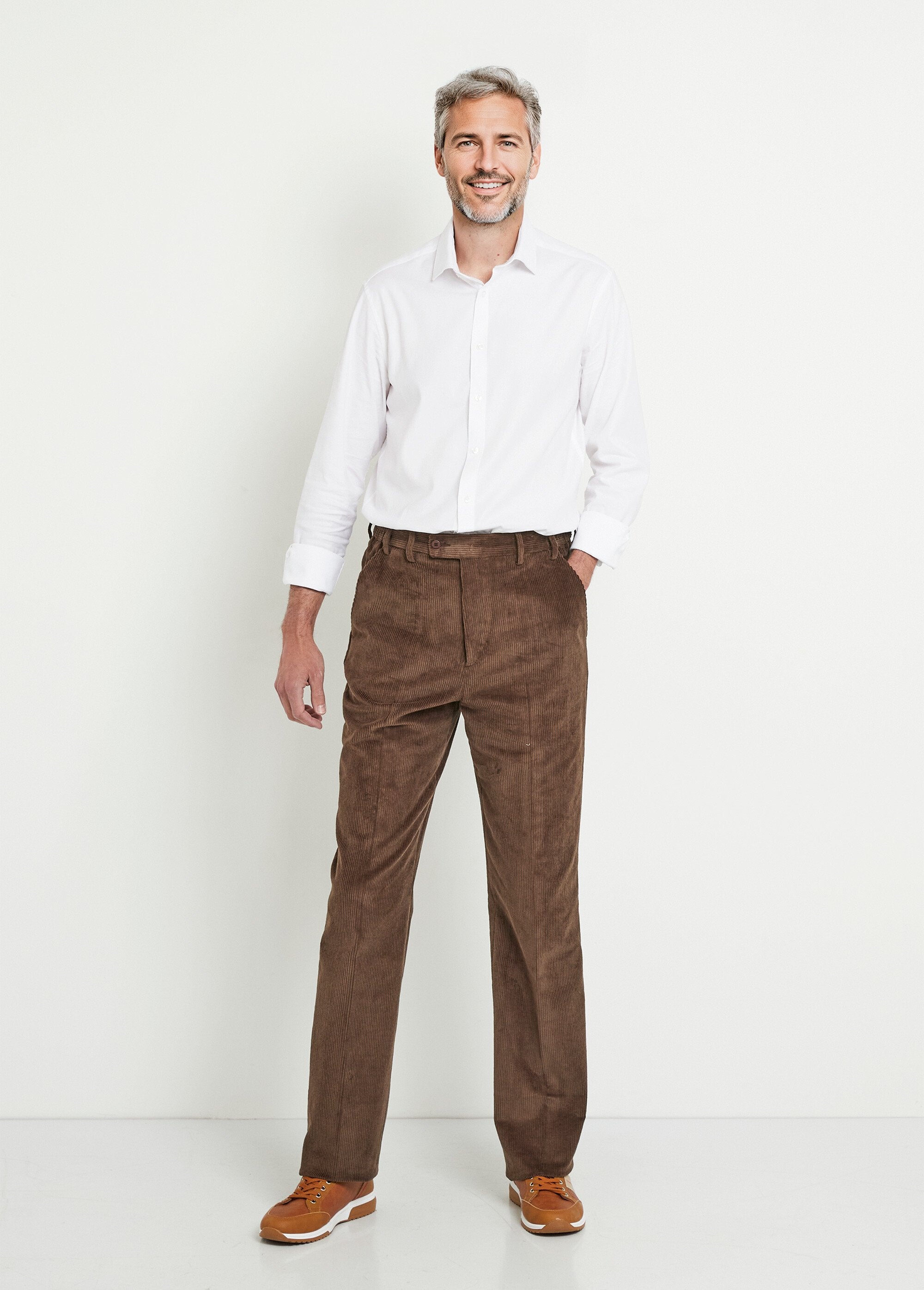 Straight-leg_pants_with_comfort_elastic_waistband_Brown_velvet_SF1_slim