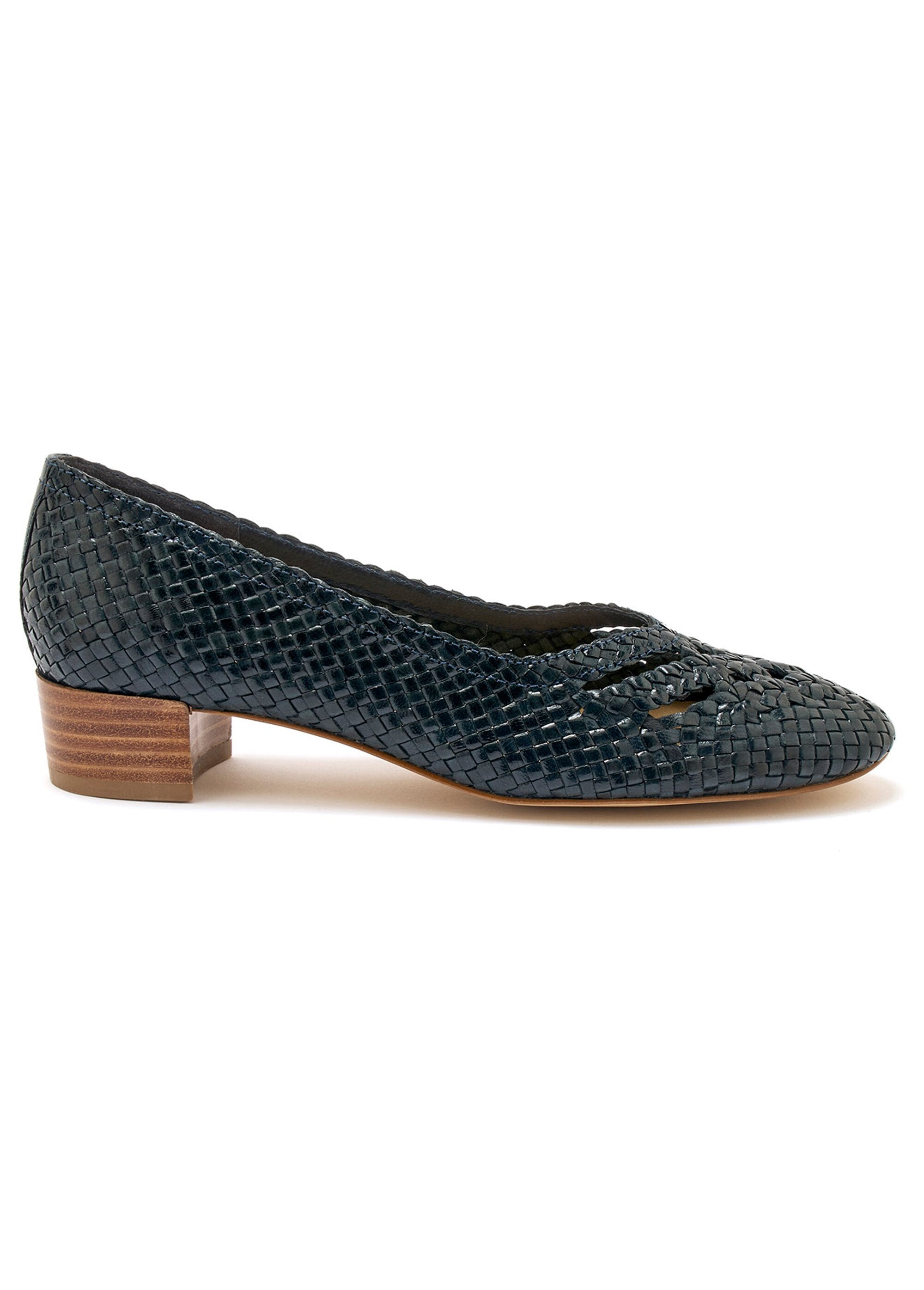 Comfort_width_braided_leather_pumps_Marine_DR1_slim