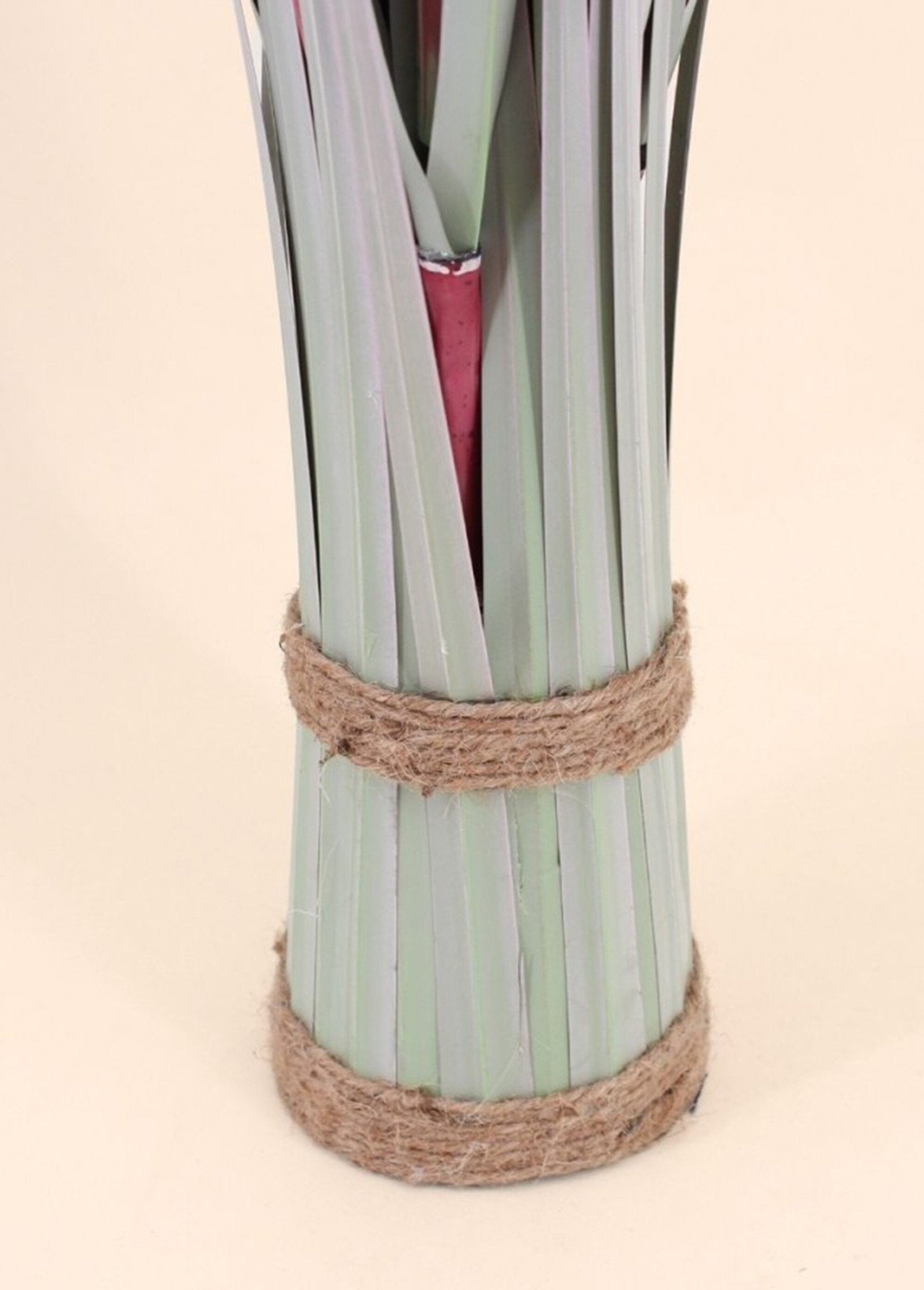 Phormium_artificial_plant_in_the_shape_of_a_bundle_Green_DE1_slim