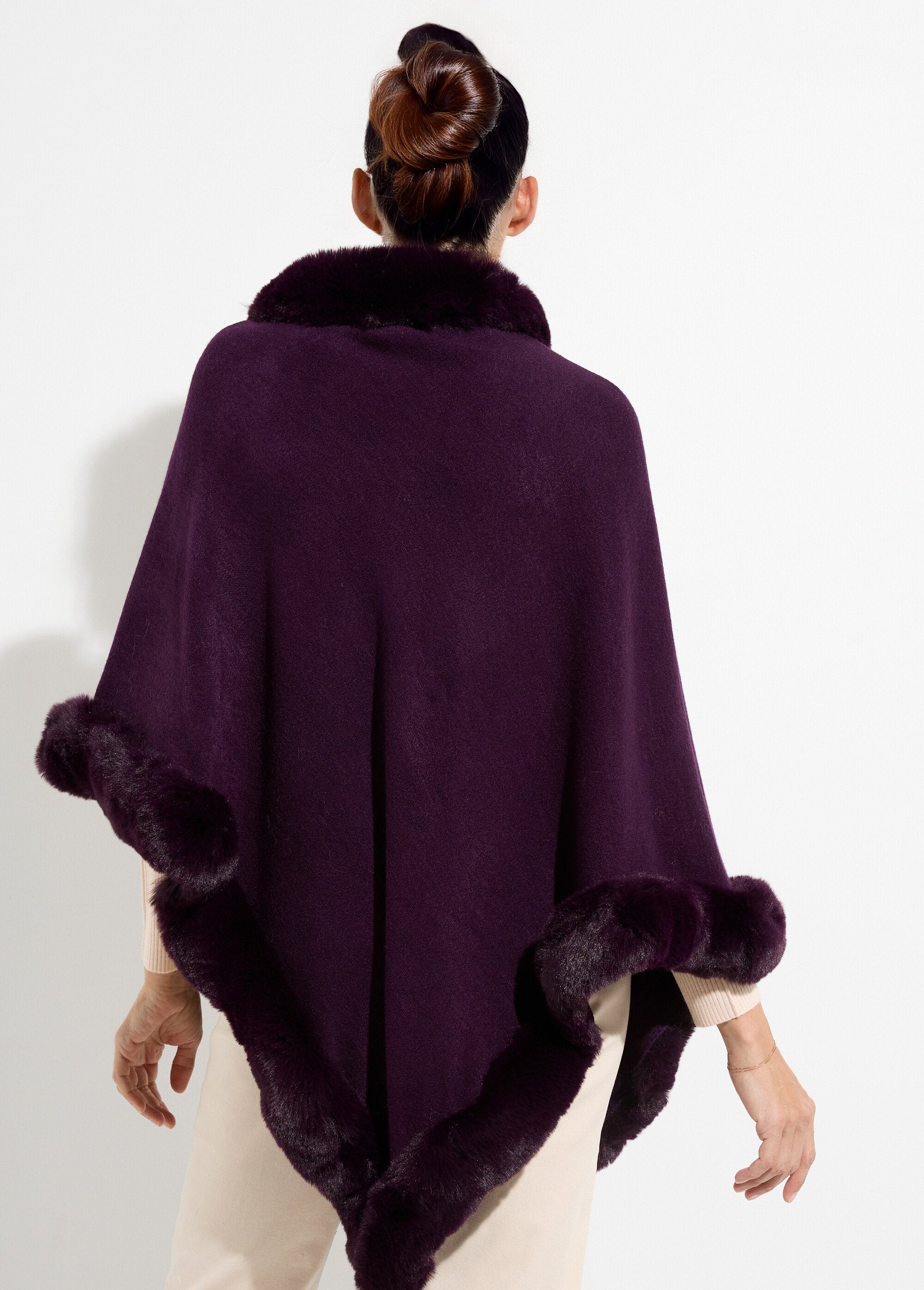 Cape_sweater,_tone-on-tone_fur_trim_Plum_DO1_slim