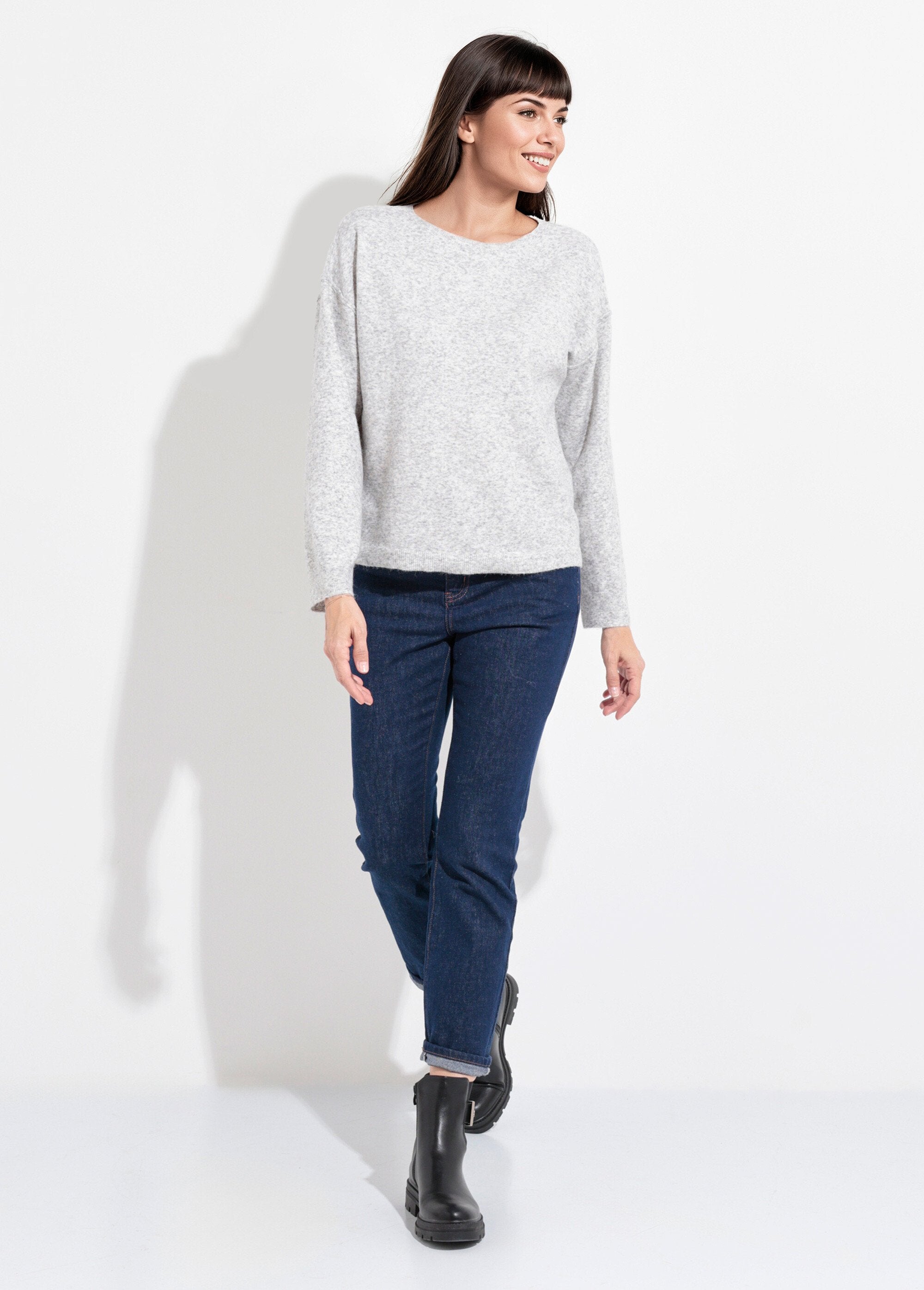 Warm_round_neck_sweater_with_wool_Light_gray_SF1_slim