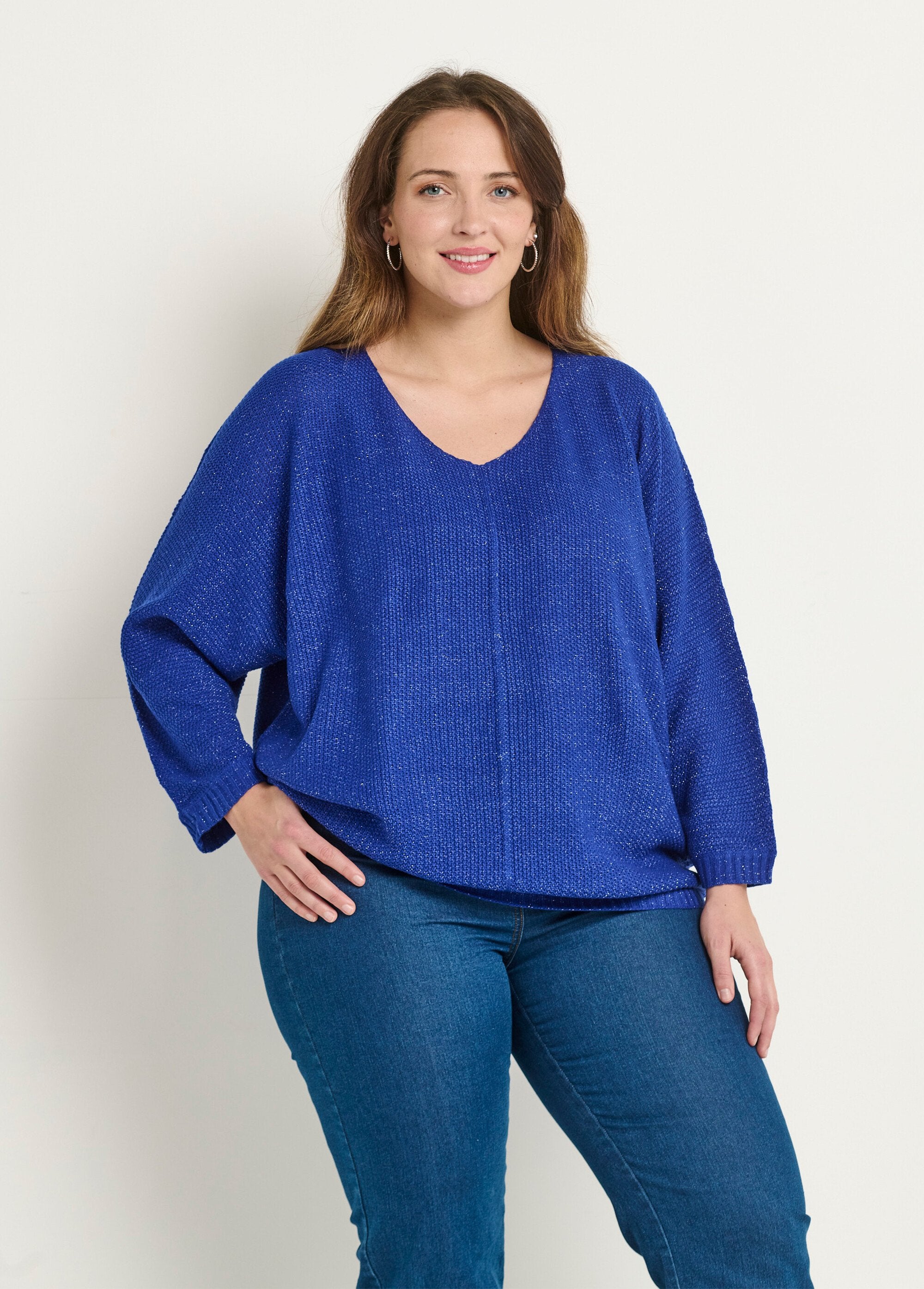 V-neck_sweater_with_metallic_fancy_knit_Blue_FA1_curvy