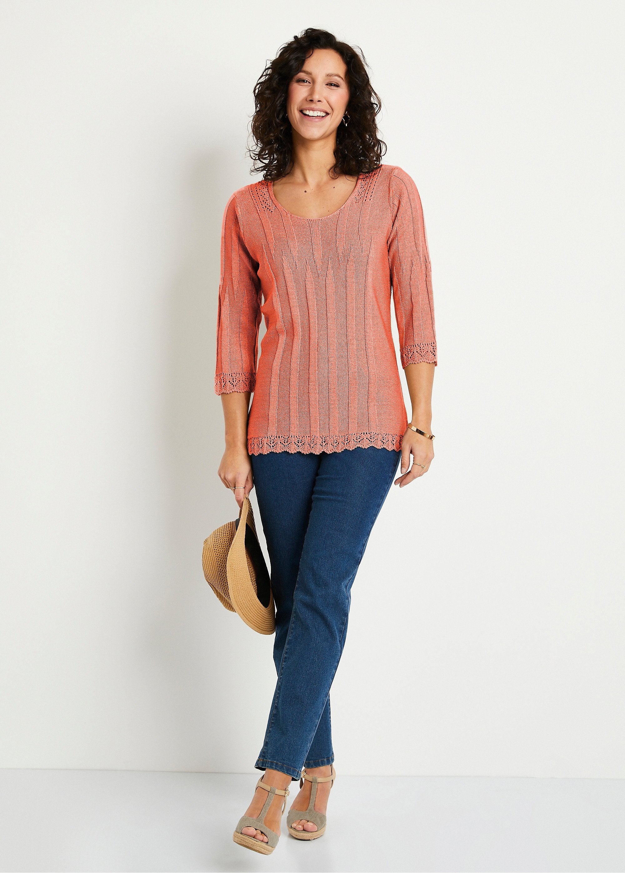 Short_openwork_round_neck_sweater_Pink_SF1_slim