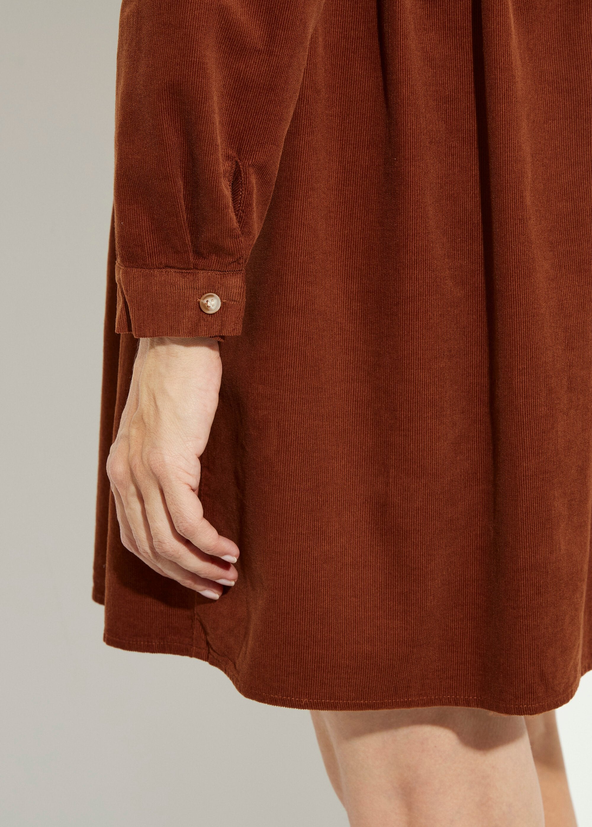 Velvet_shirt_dress_with_pleated_waist_Brown_DE2_slim