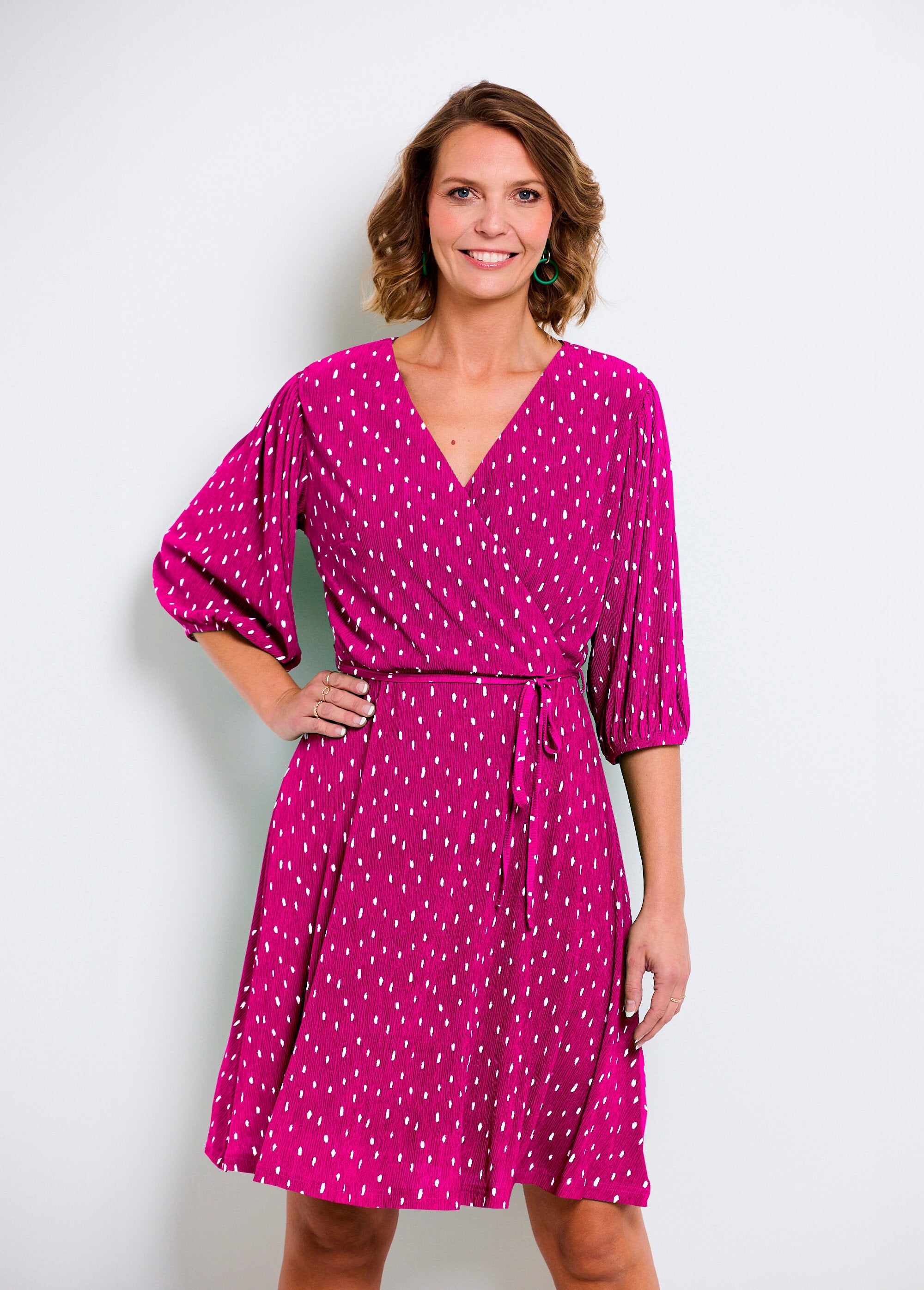 Short_wrap_dress_with_polka_dot_print_Purple_and_white_FA2_slim