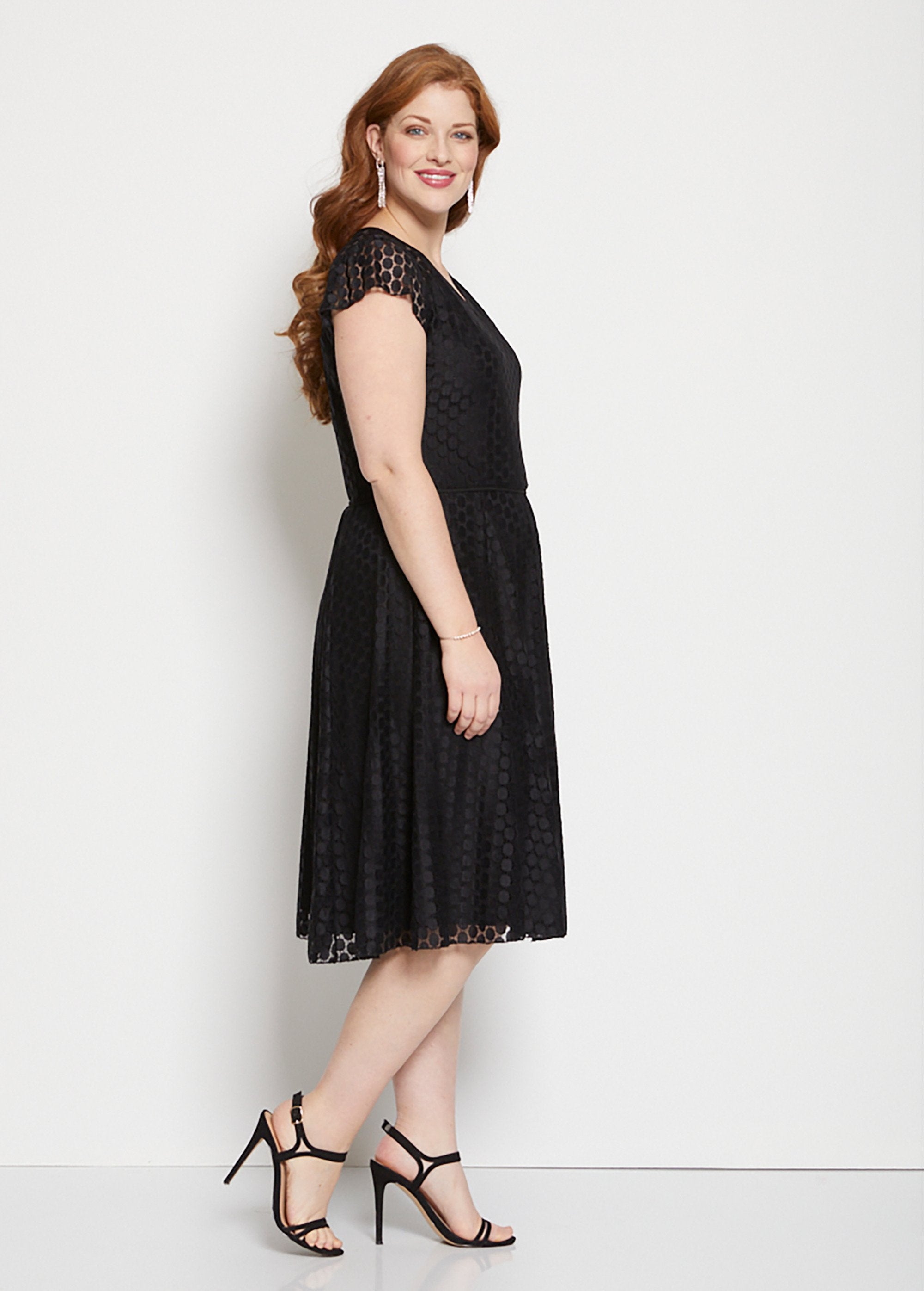 Short_dress_with_lace_and_polka_dot_effect_Black_DR1_curvy