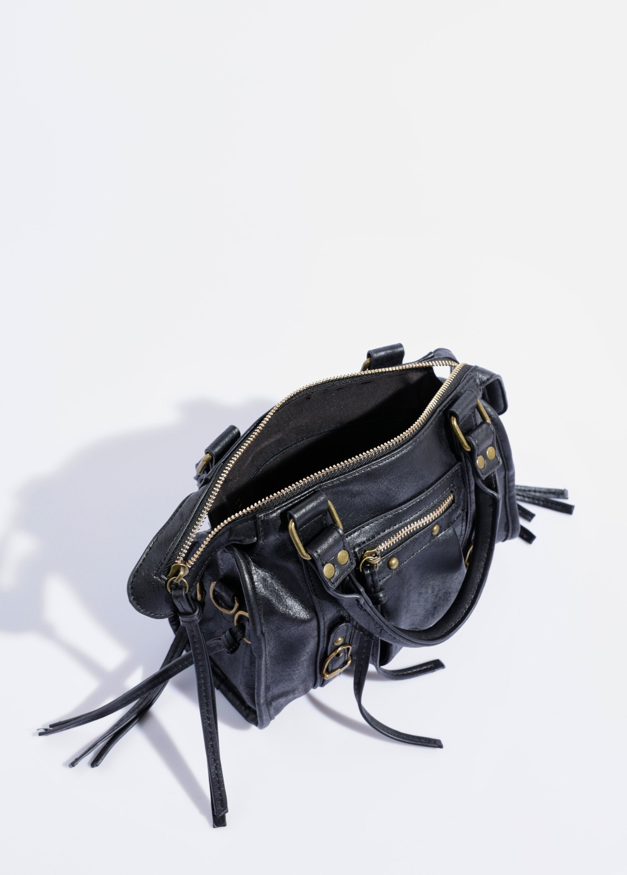 Aged_metal_multi-link_handbag_Black_DE1_slim