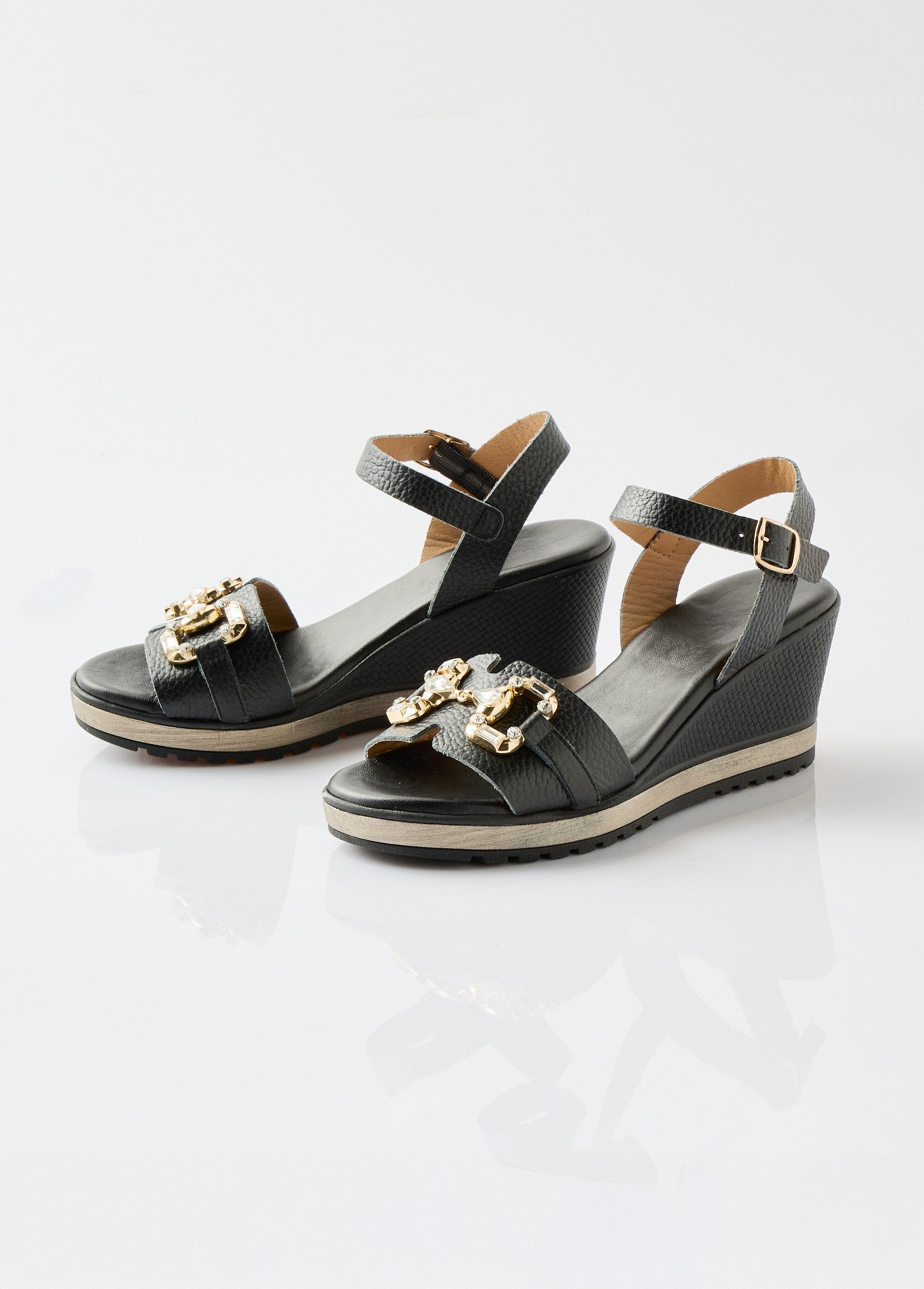Leather_wedge_sandals,_chic_comfort_width_Black_DE1_slim
