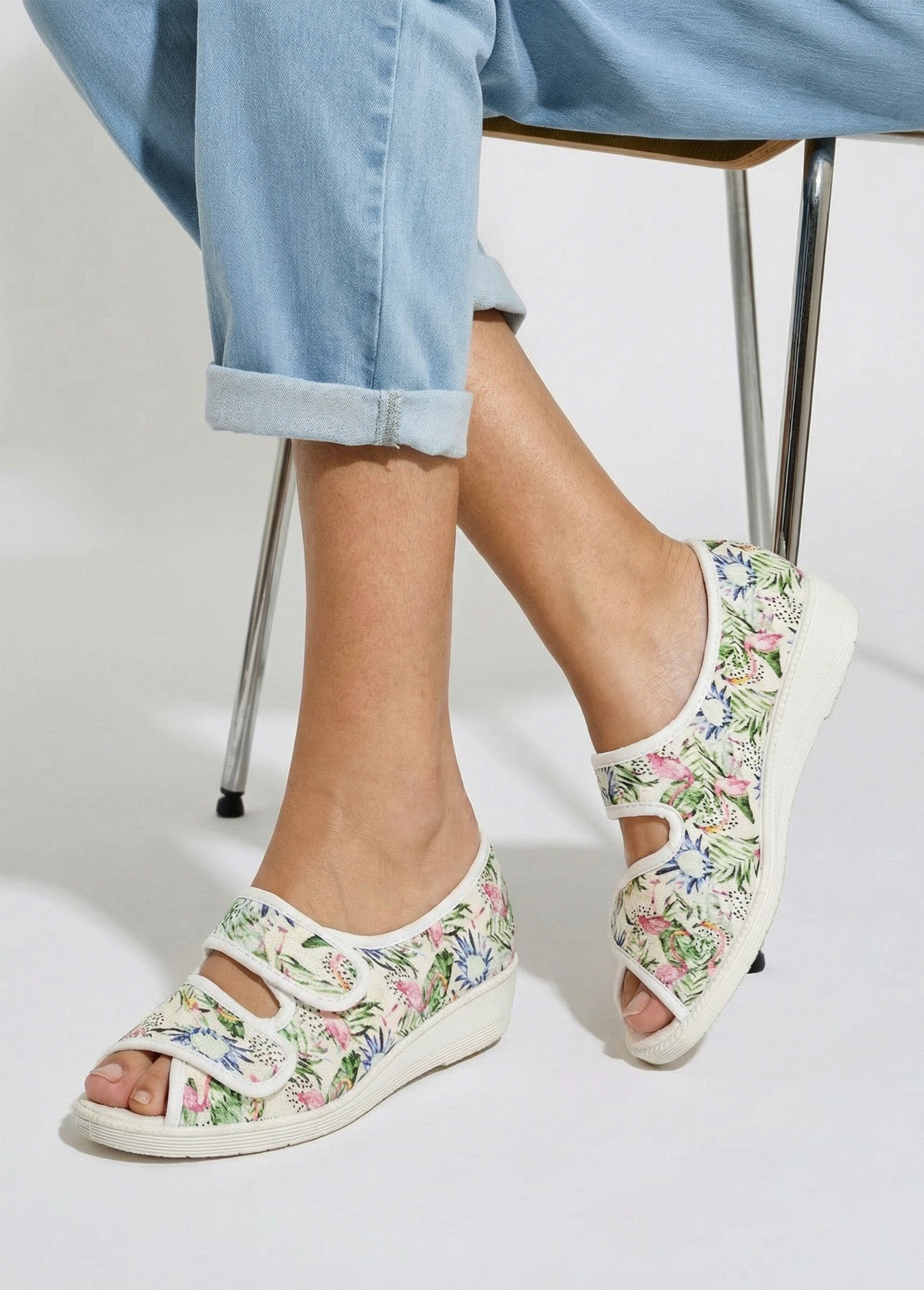 Open_toe_comfort_width_sandals_Printed_SF1_slim