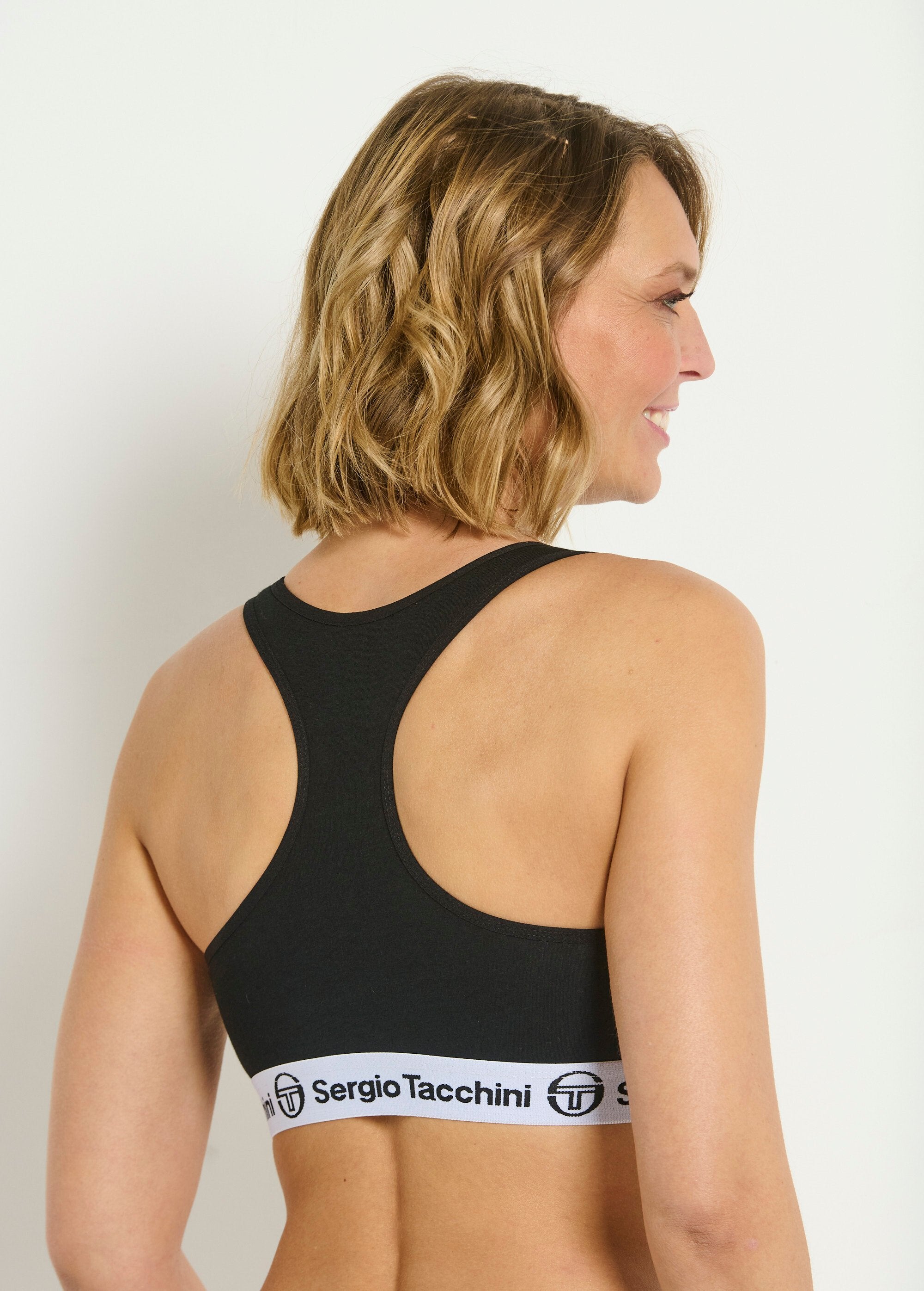 Racerback_sports_bra_Black_DO1_slim