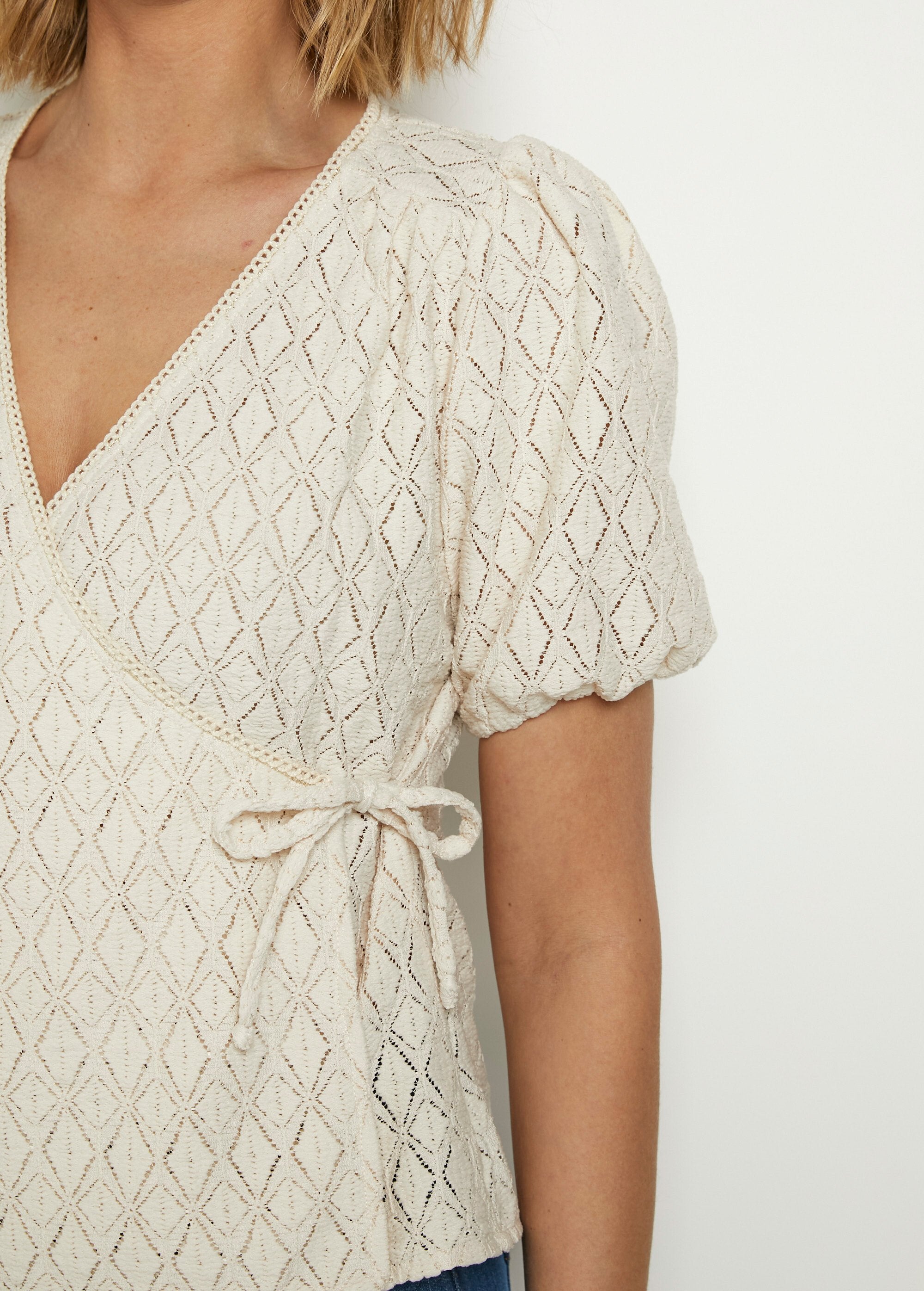 Wrap-around_t-shirt_with_balloon_sleeves_Ecru_DE2_slim