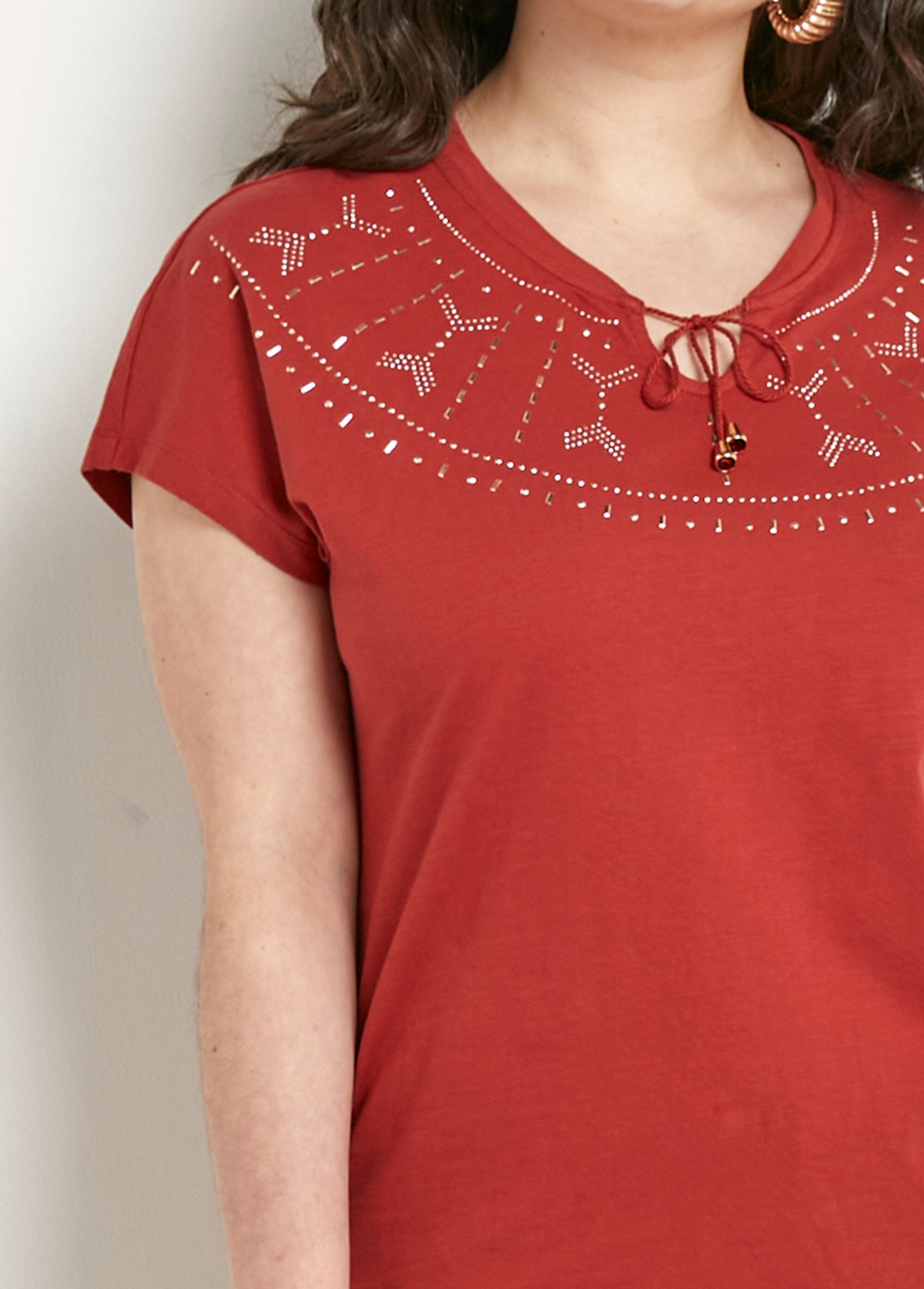 Plain_studded_short_t-shirt_with_flamed_knit_Paprika_DE1_curvy