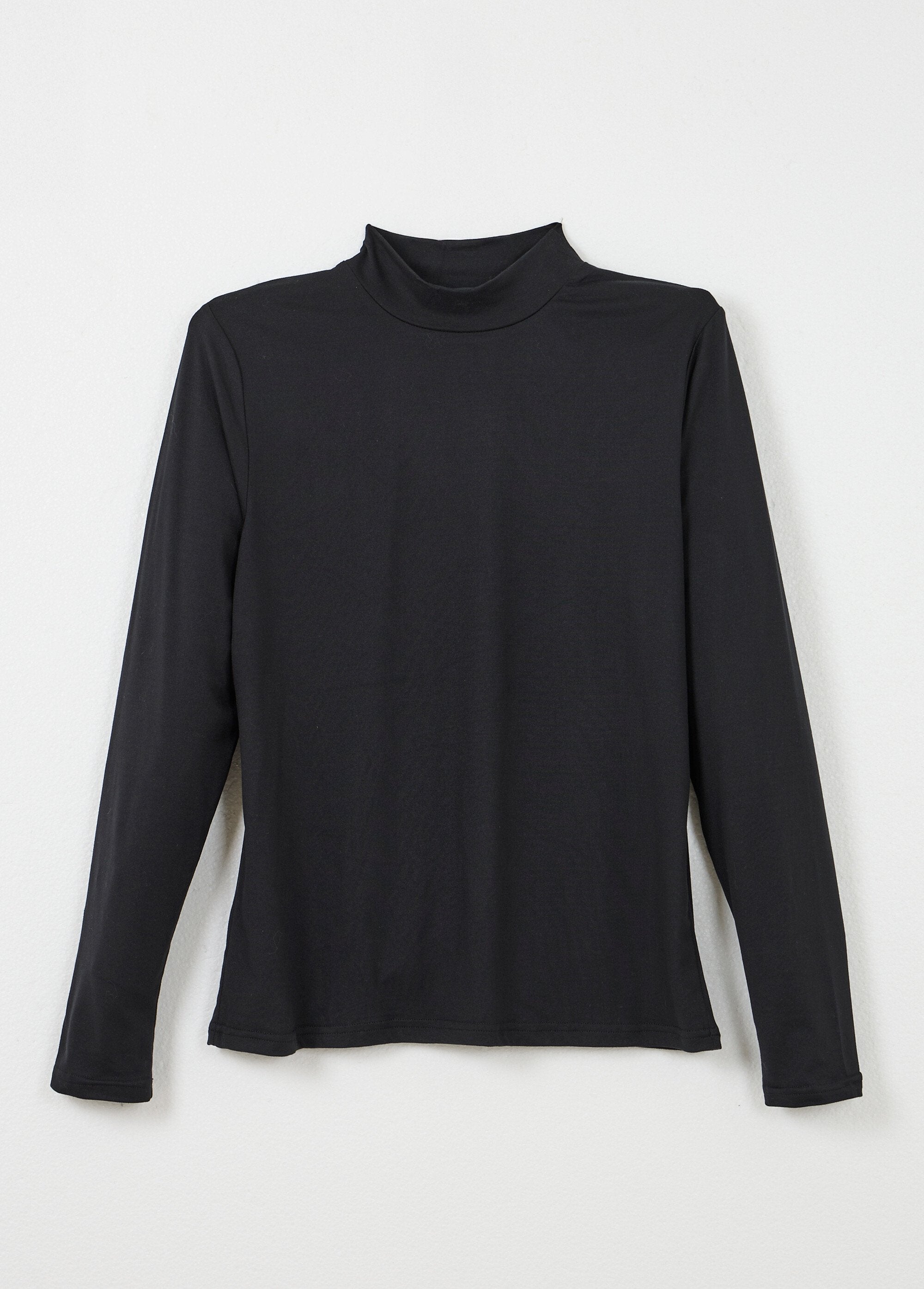 Soft,_long-sleeved,_high-neck_T-shirt_Black_AP1_slim