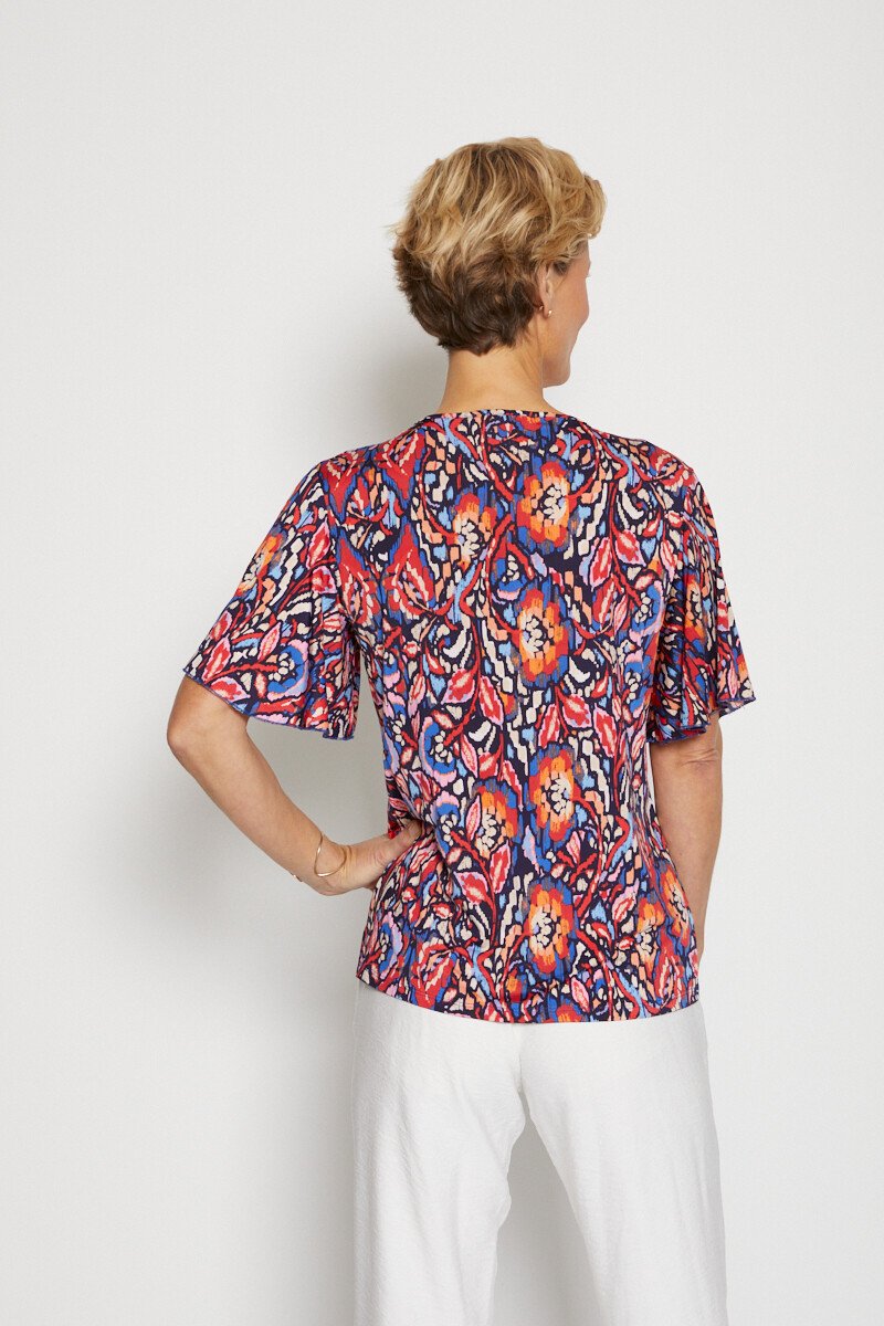 Loose-fitting_short_t-shirt_with_macramé_finish_Blue_and_red_DO1_slim