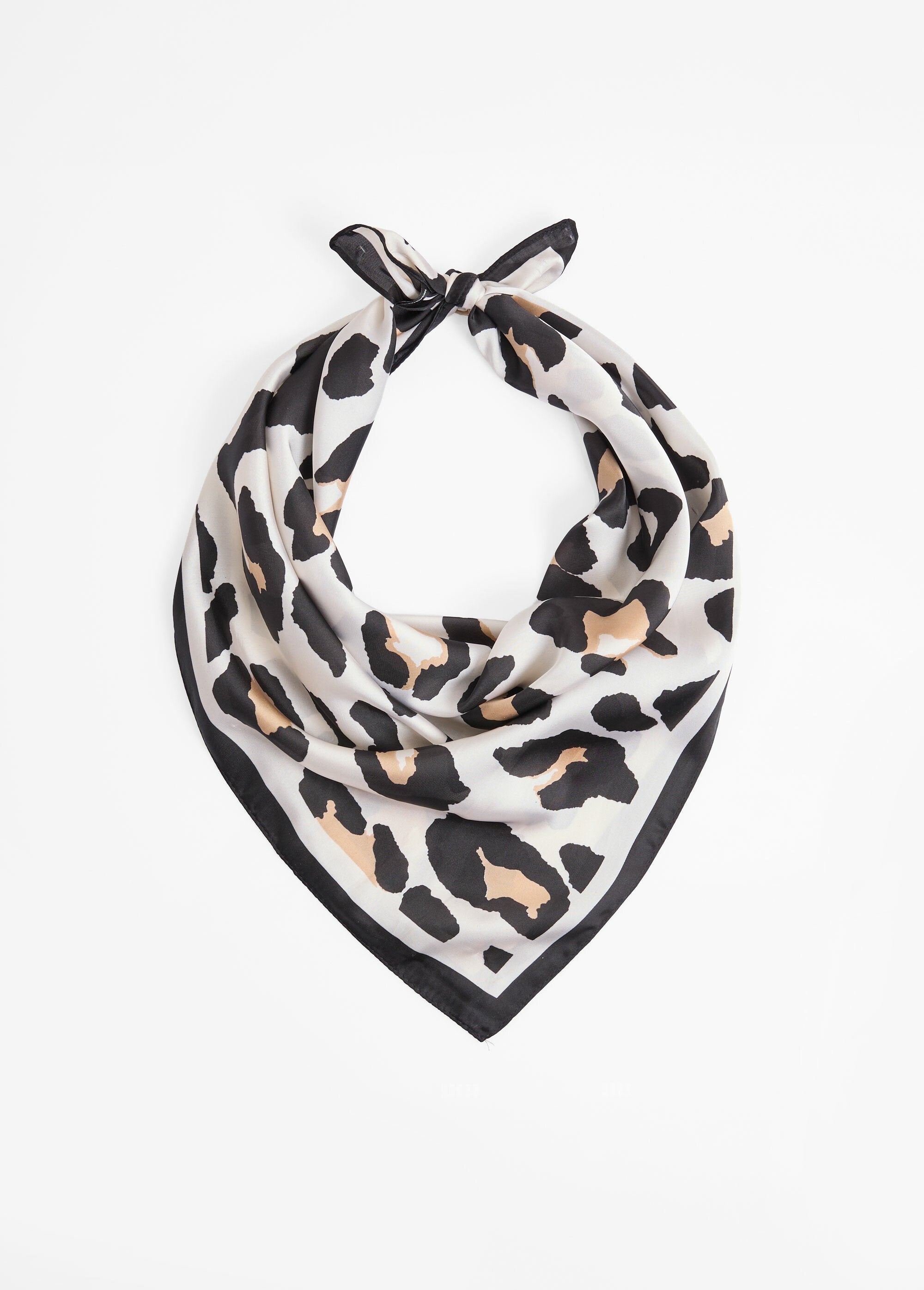 Square_satin_scarf,_large_leopard_print_Leopard_FA1_slim