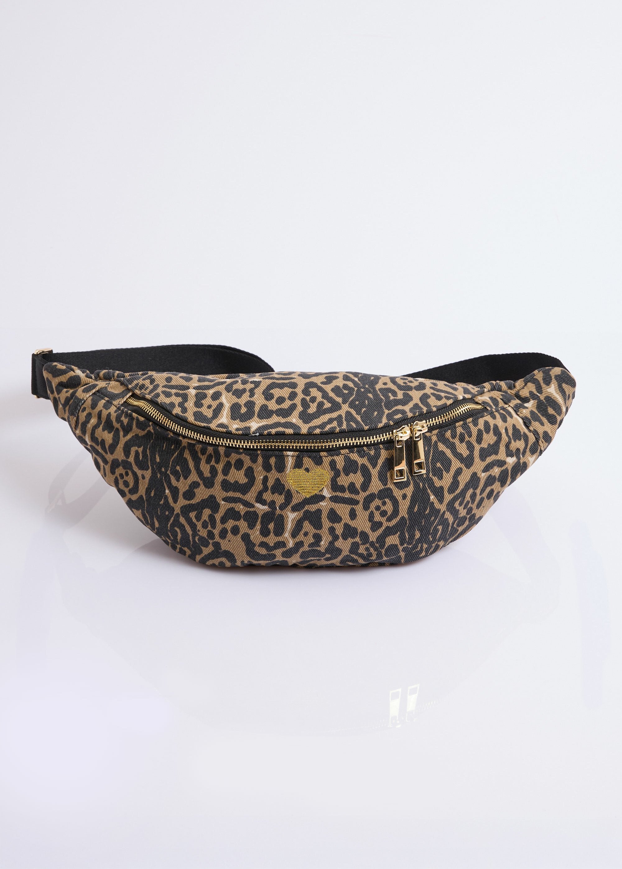 Leopard_print_fanny_pack_with_heart_embroidery_Panther_FA1_slim