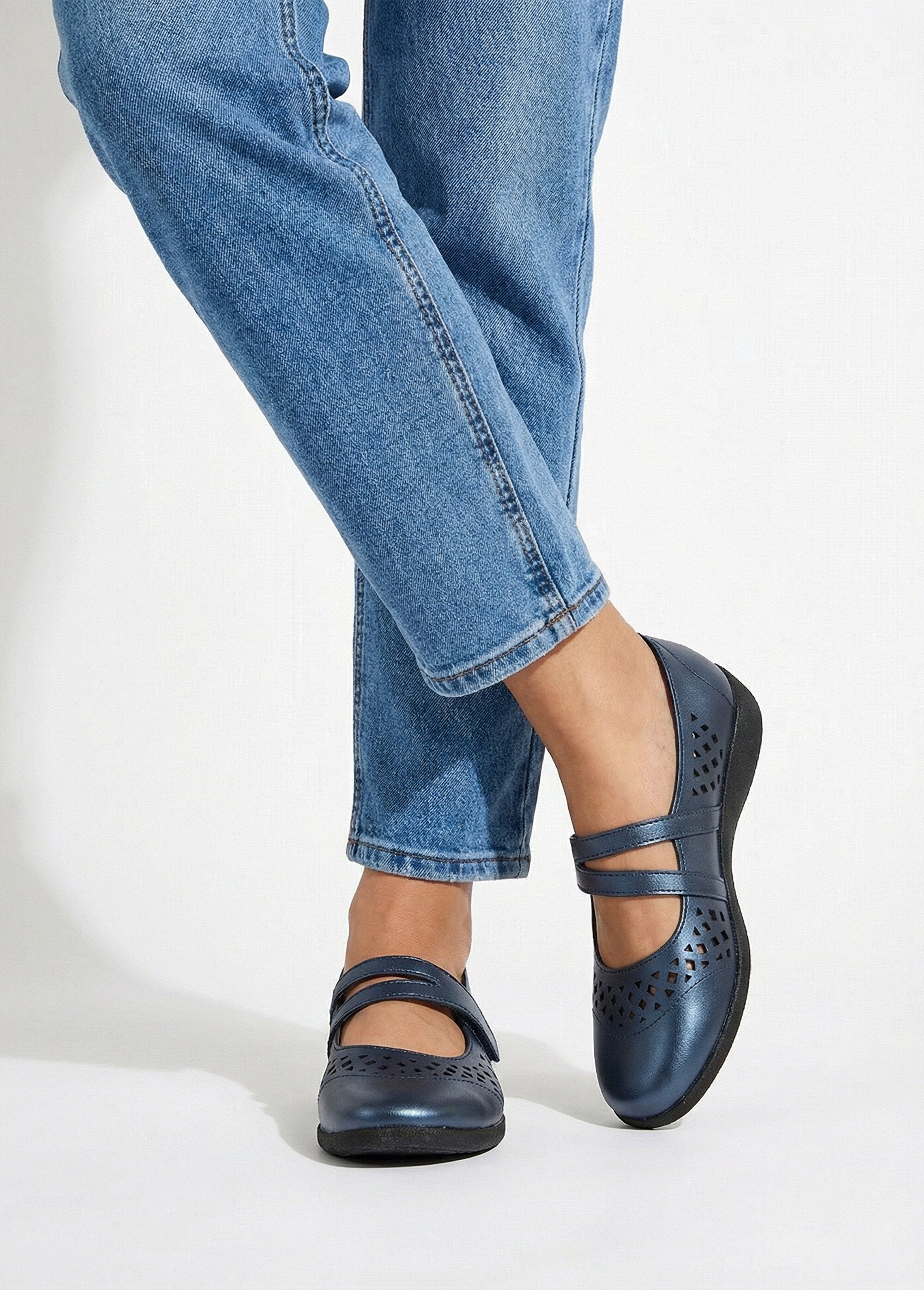 Comfortable_width_baby_leather_ballerinas_Navy_irises_SF1_slim