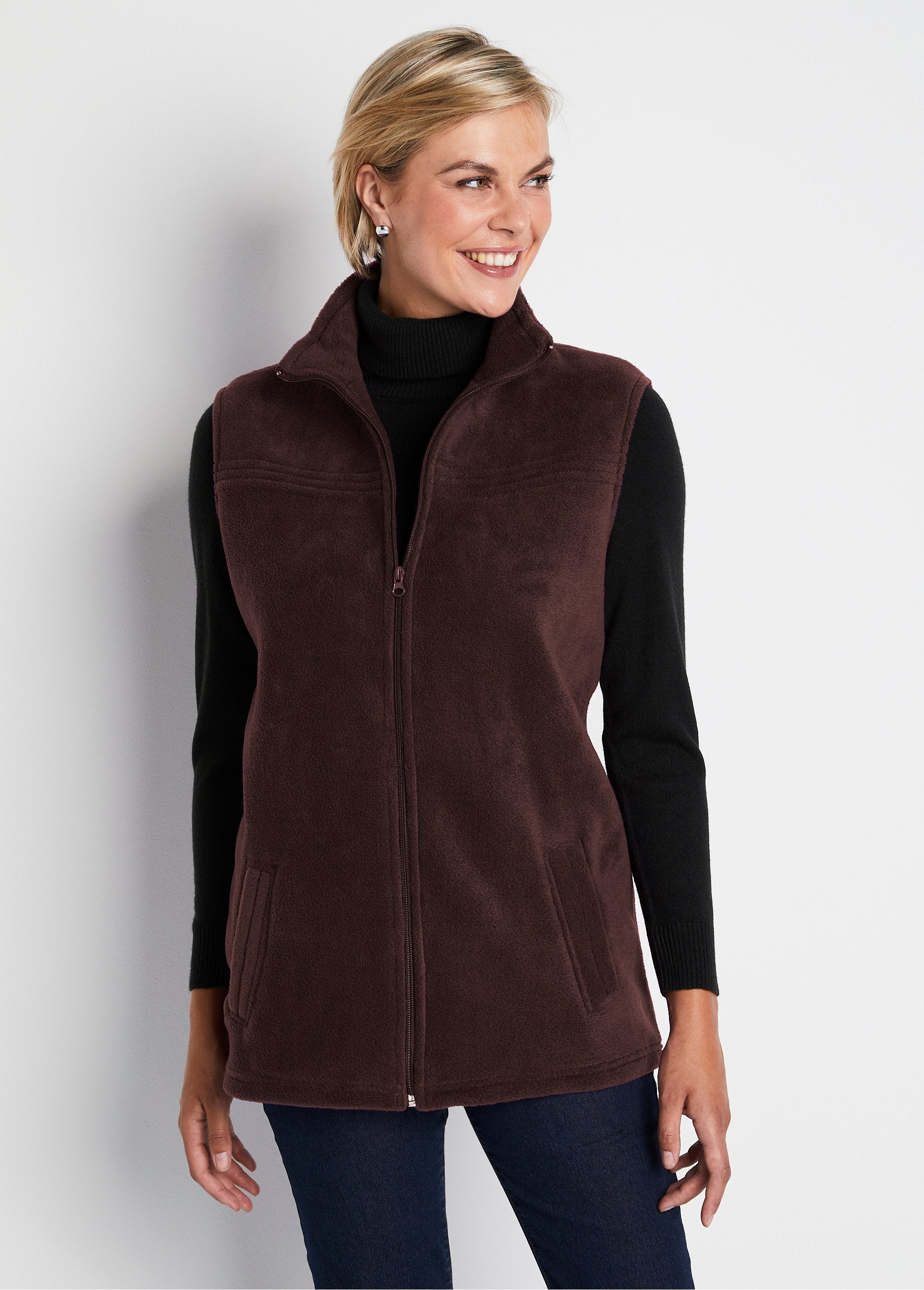 Zipped_sleeveless_fleece_jacket_Brown_FA1_slim