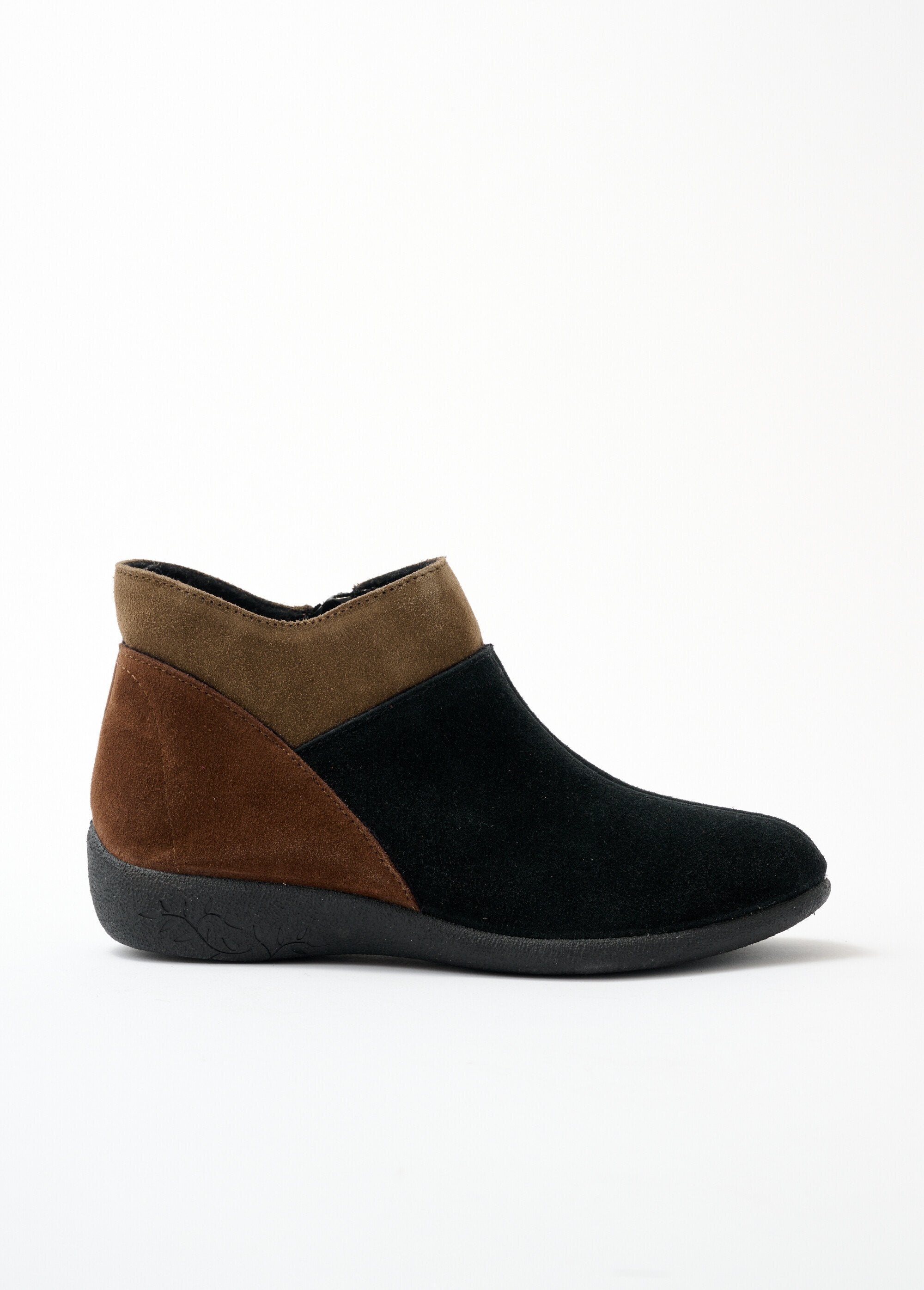 Comfort_width_zipped_boots_in_suede_leather_Black_and_brown_DR1_slim