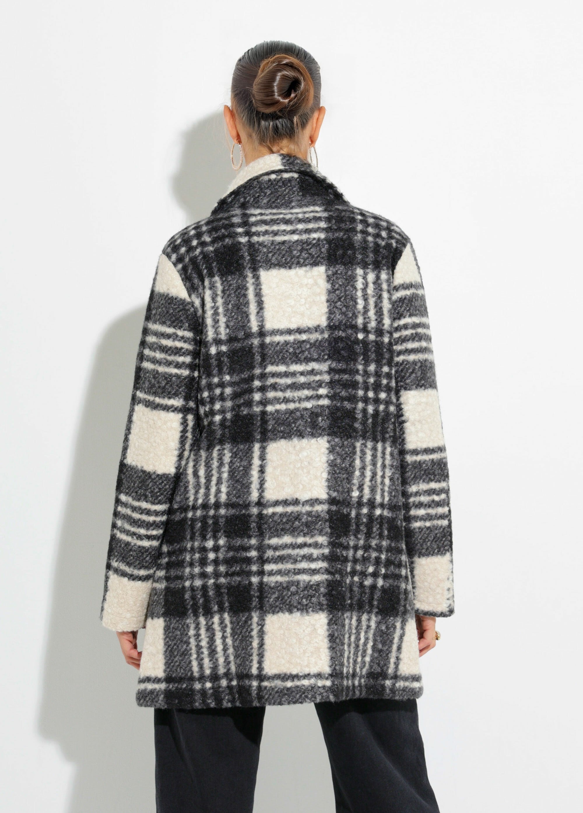Long_plaid_pea_coat_in_a_bouclé_wool_style_Black_and_ecru_DO1_slim