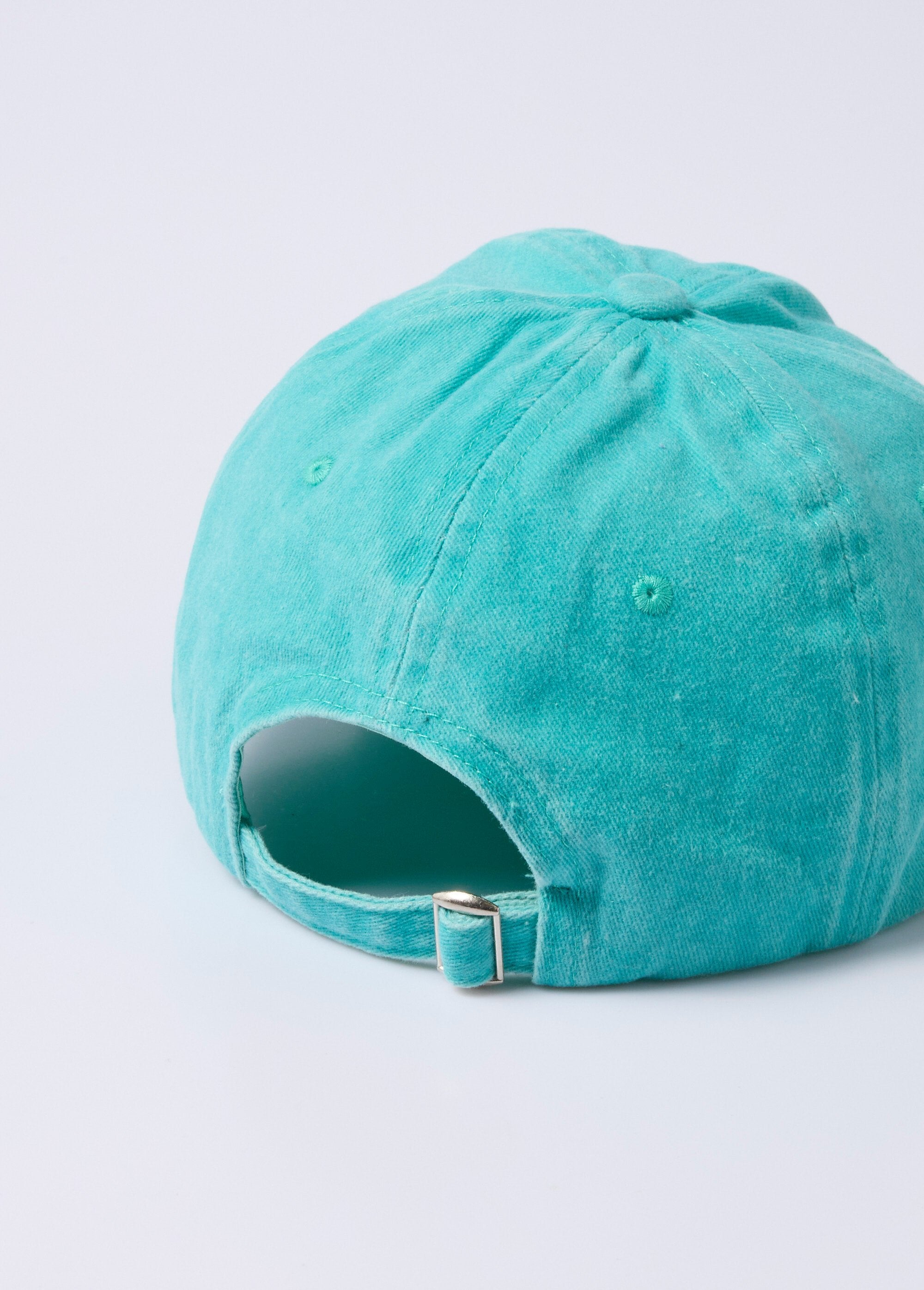 Colorful_canvas_cap_with_a_worn_effect_Turquoise_DO1_slim