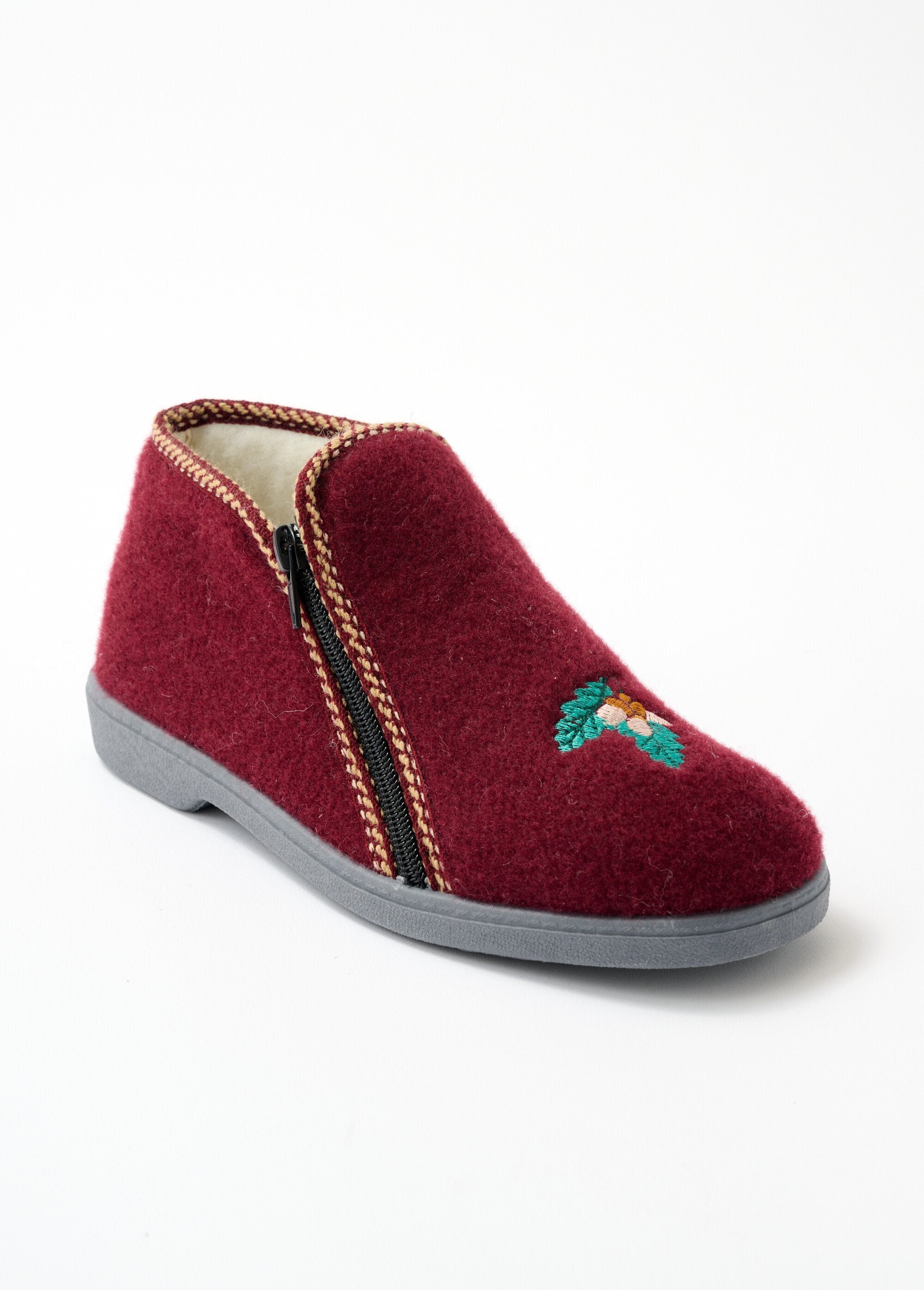 Wide_embroidered_high_slippers_Bordeaux_FA1_slim