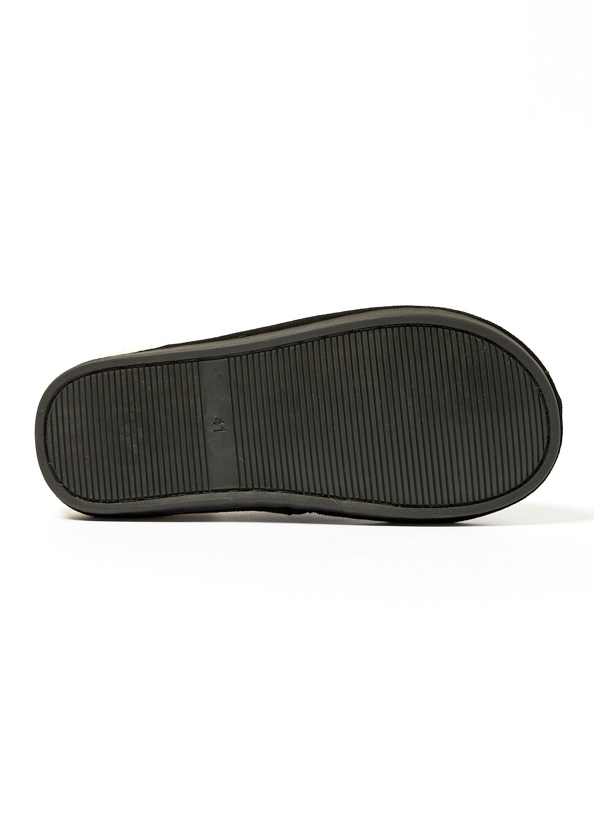 Warm_fur-lined_slippers_with_a_leather_look_Black_UN1_slim