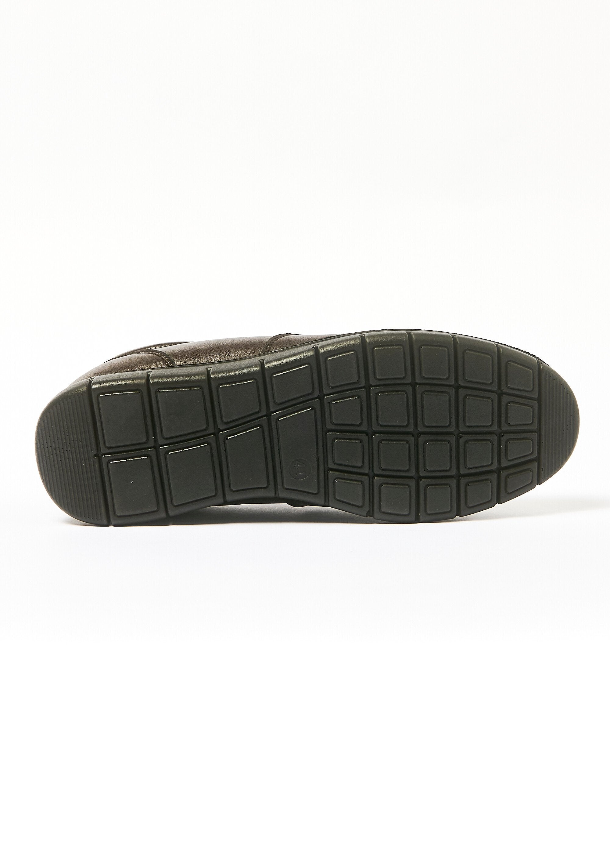 Derby_shoes_with_elastic_sides_Brown_UN1_slim