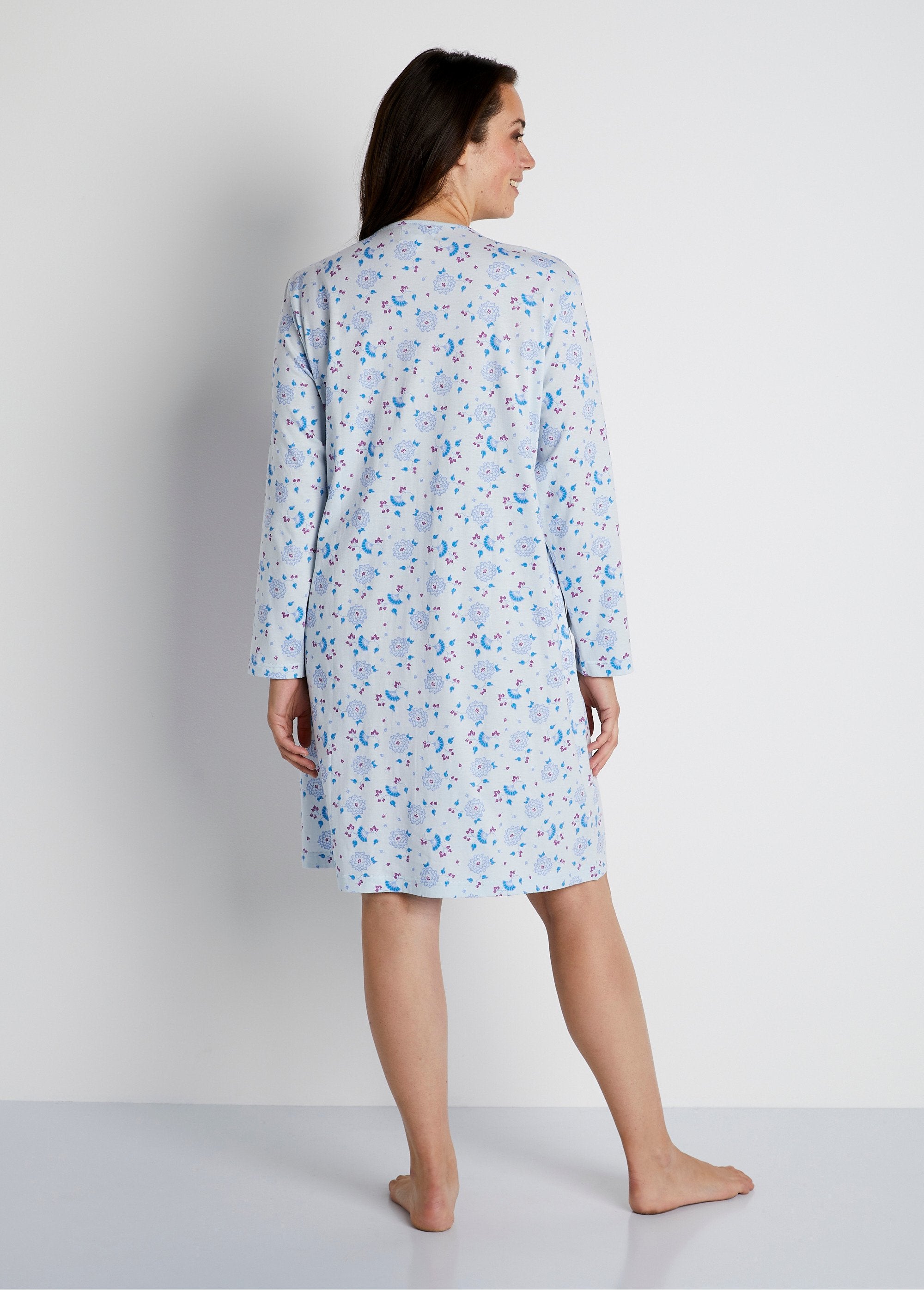 Short_buttoned_nightgown_Blue_DO1_curvy