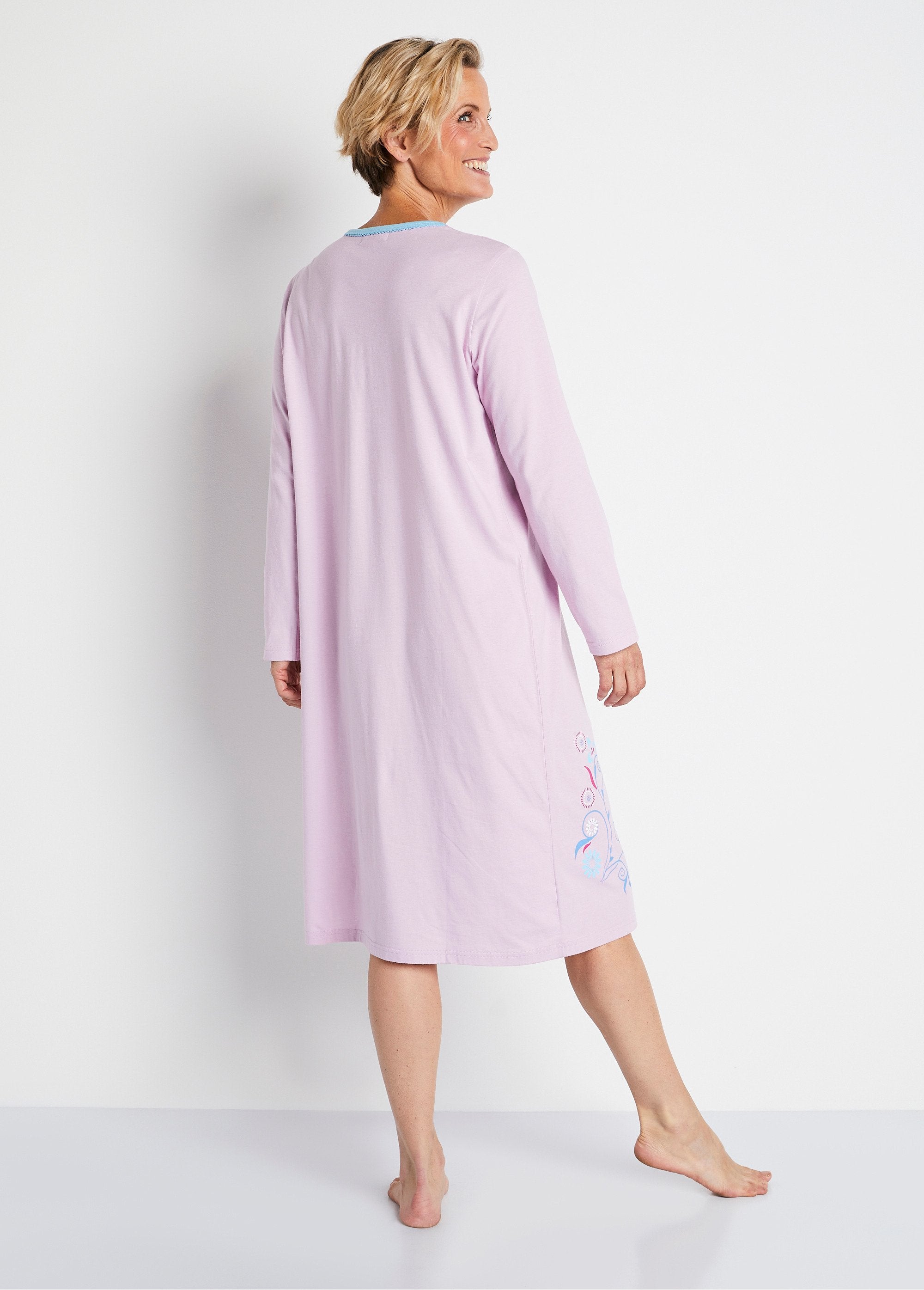 Mid-length_nightgown_with_long_sleeves_Parma_DO1_slim