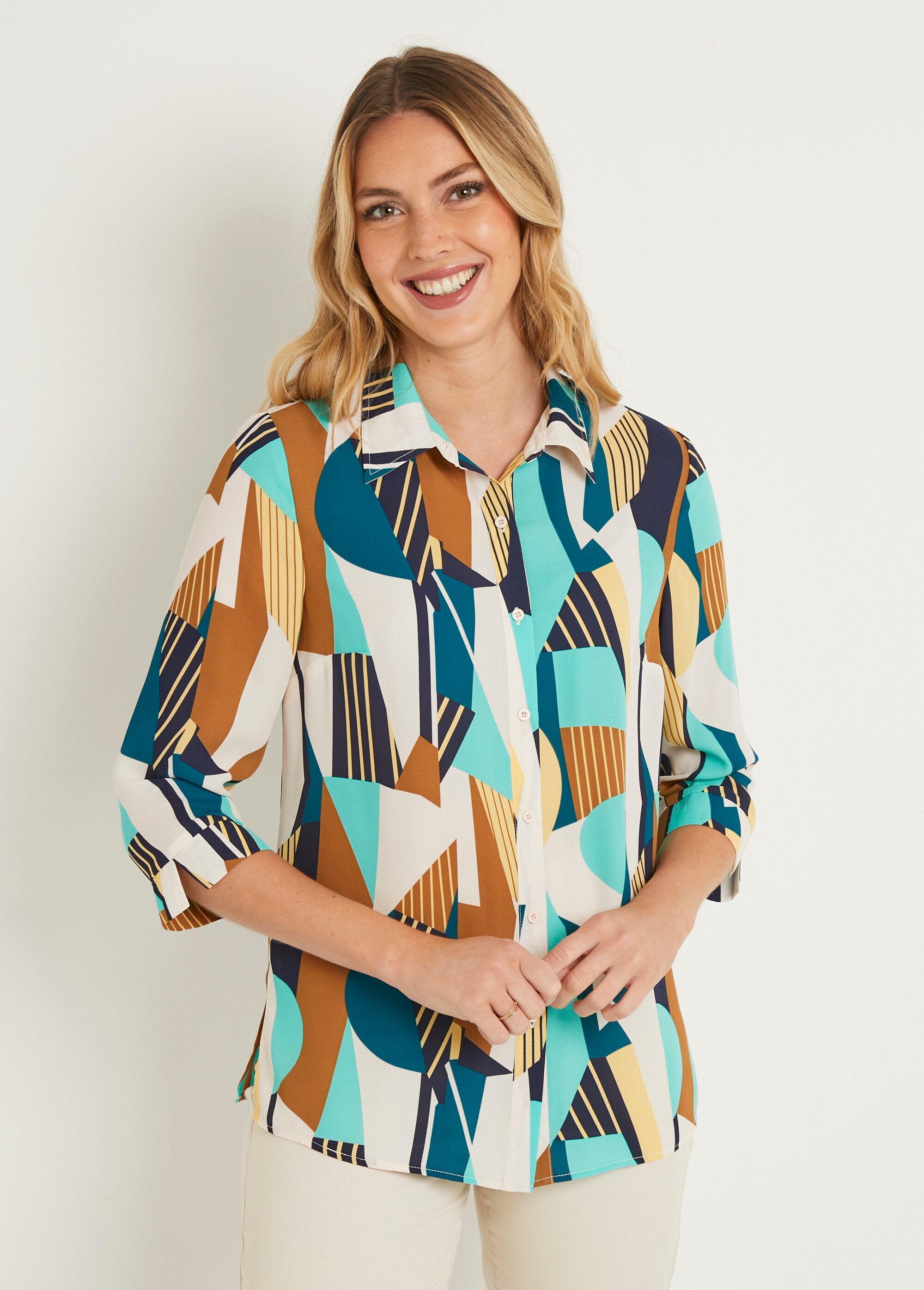 Long_straight_blouse_with_graphic_print_Ecru_and_green_FA1_slim