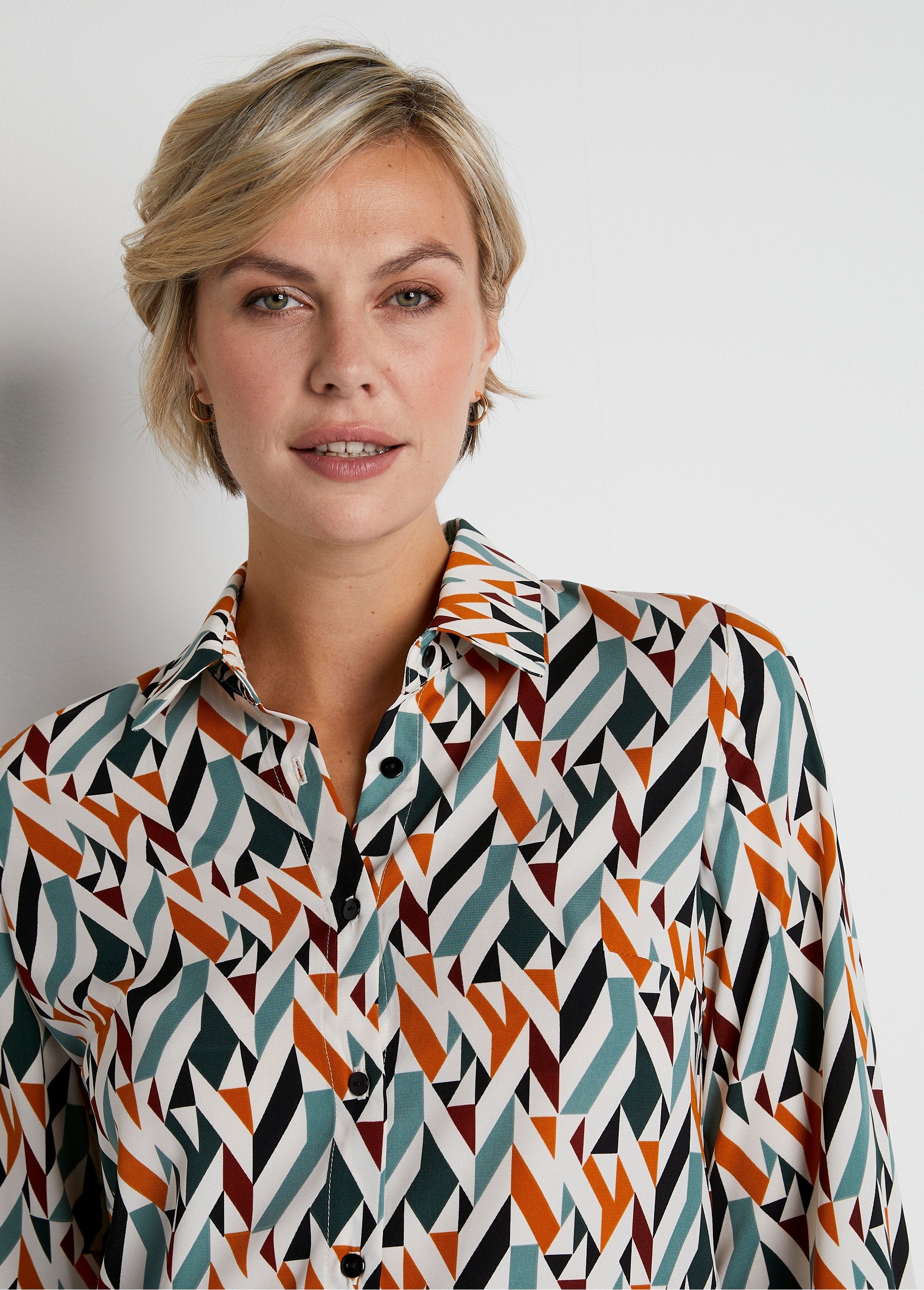 Long-sleeved_graphic_pattern_blouse_Multicolor_DE1_slim