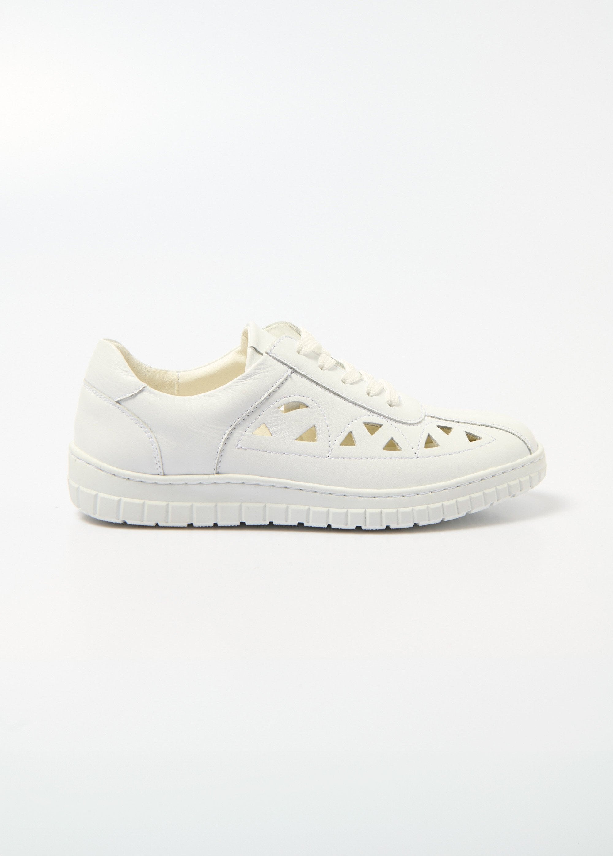 Comfort_width_perforated_leather_lace-up_derbies_White_DR1_slim