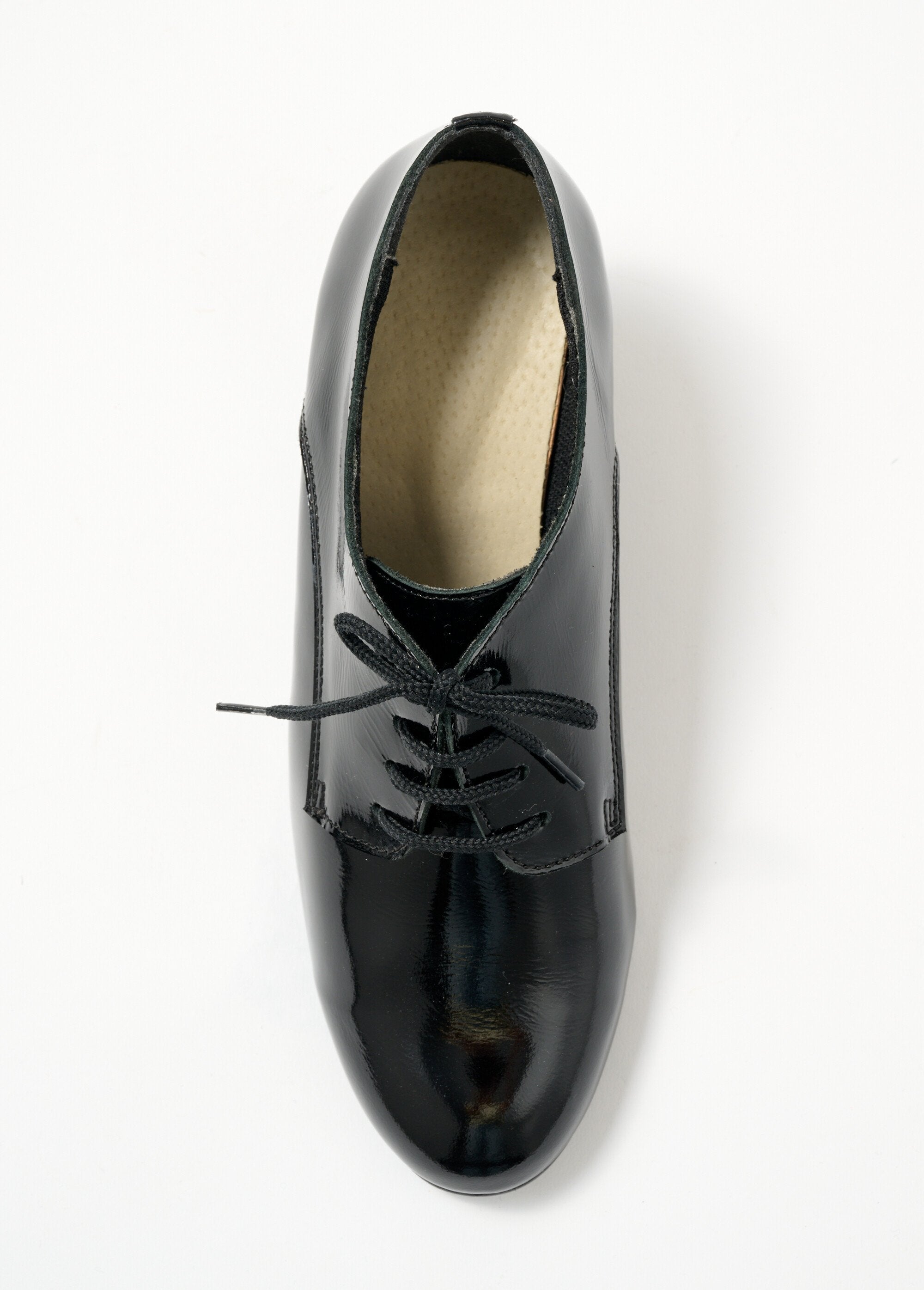 Patent_leather_lace-up_Derbies_with_comfort_width_heels_Black_varnish_OV1_slim