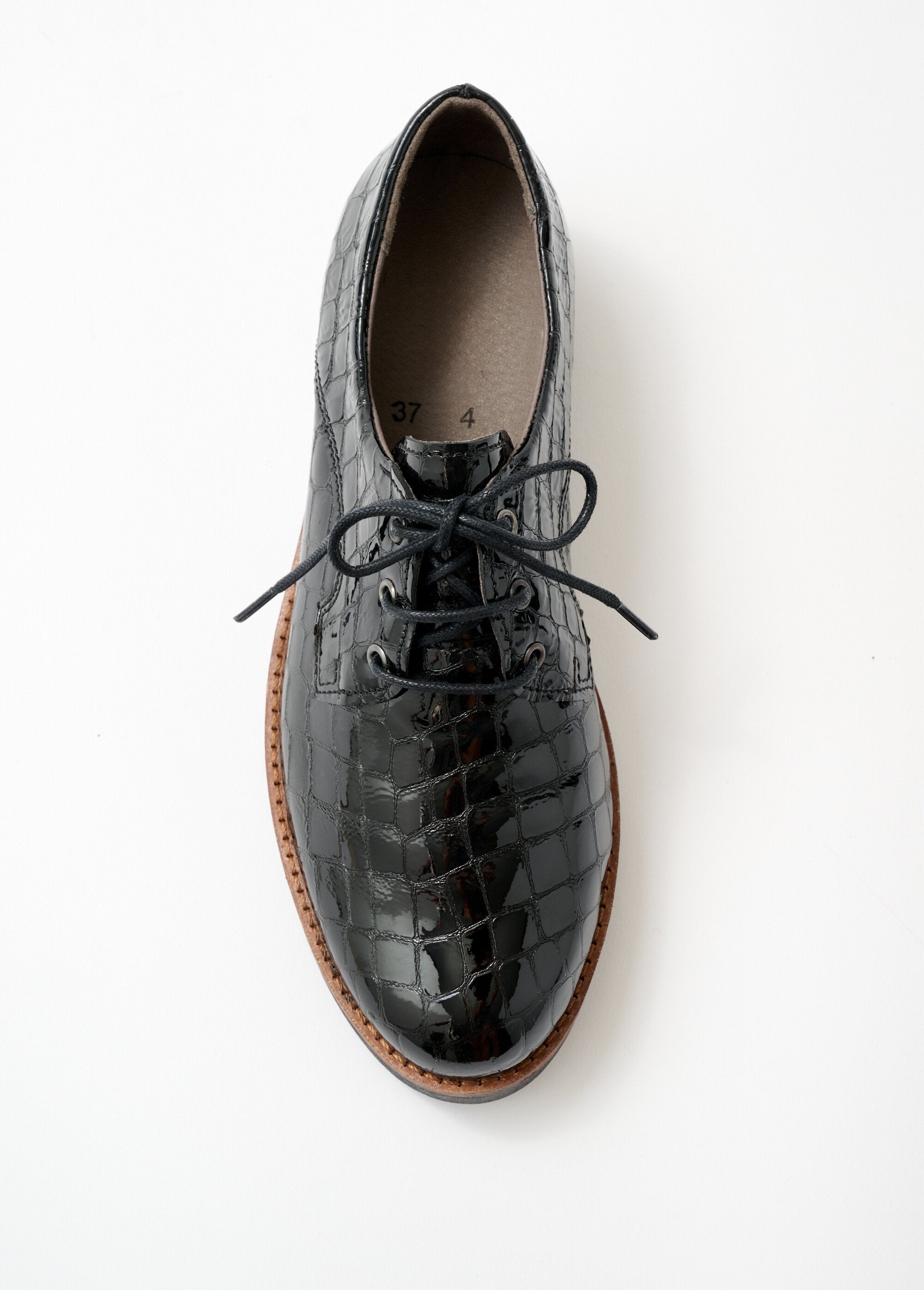 Wide_width_reptile_effect_leather_derby_Black_OV1_slim