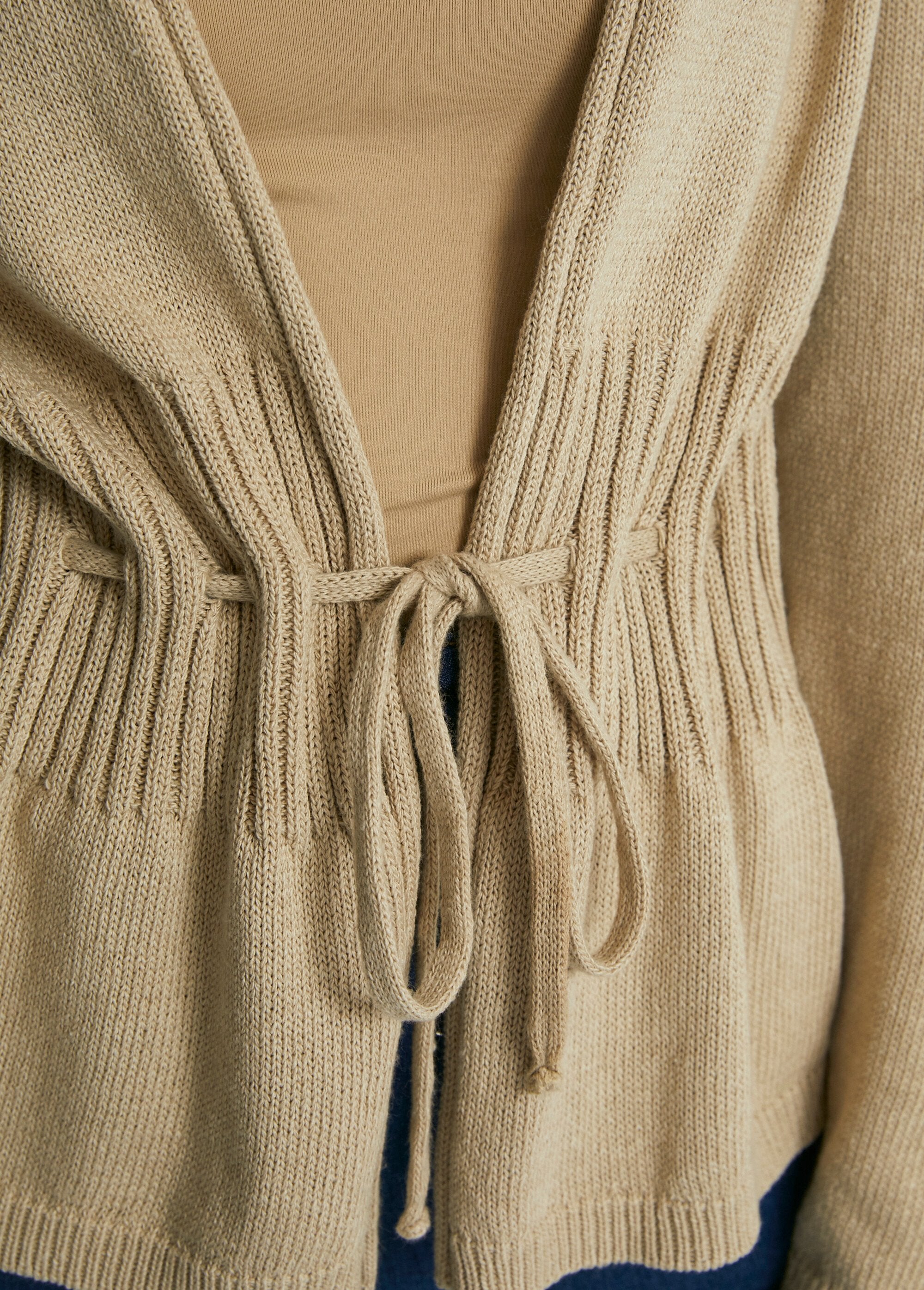 Gilet_bord_à_bord_avec_lien_à_nouer_Ficelle_DE2_slim