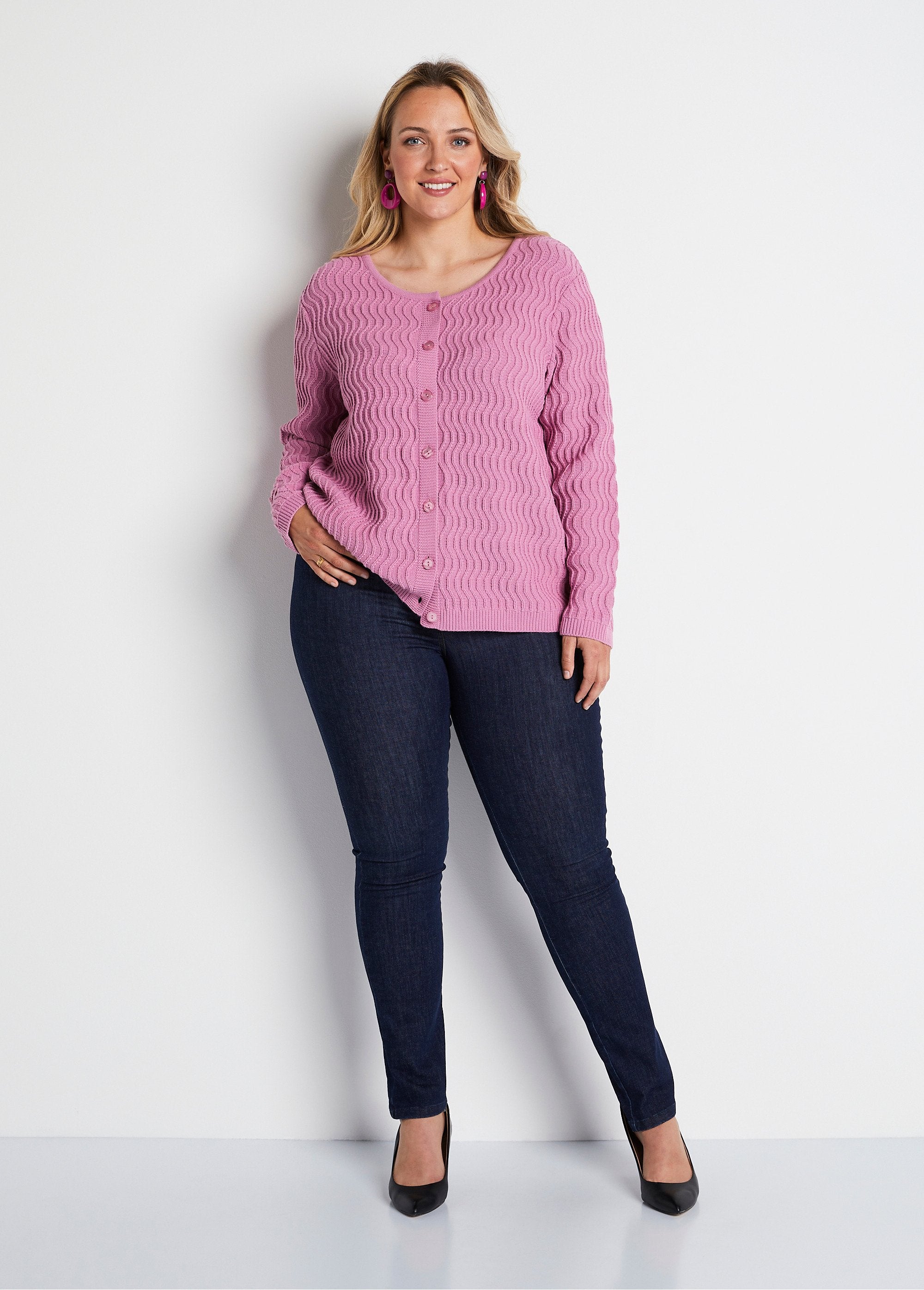 Short_fancy_knit_buttoned_cardigan_Old_pink_SF1_curvy