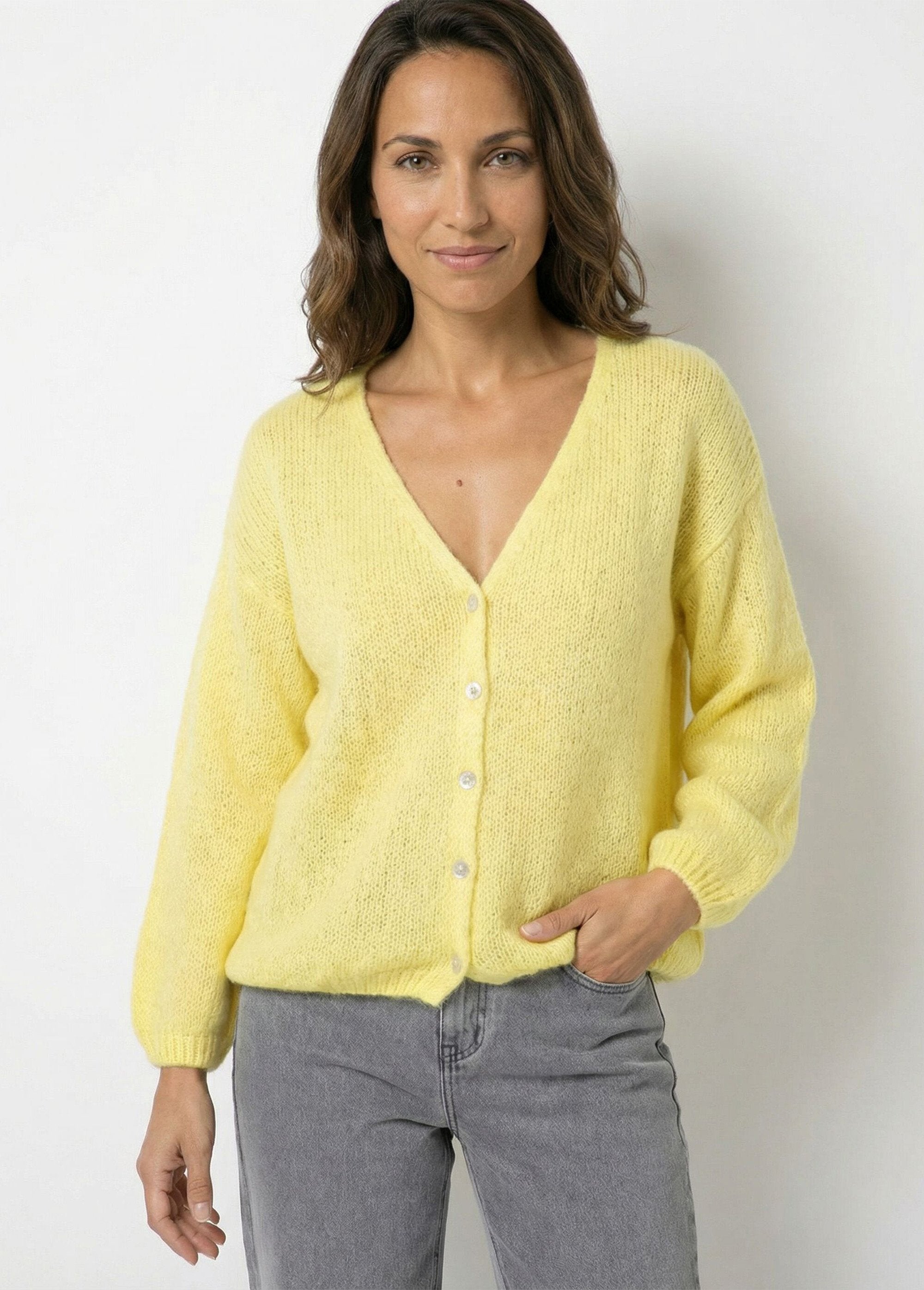 Gilet_chaud_col_V_en_maille_mohair_Jaune_FA1_slim